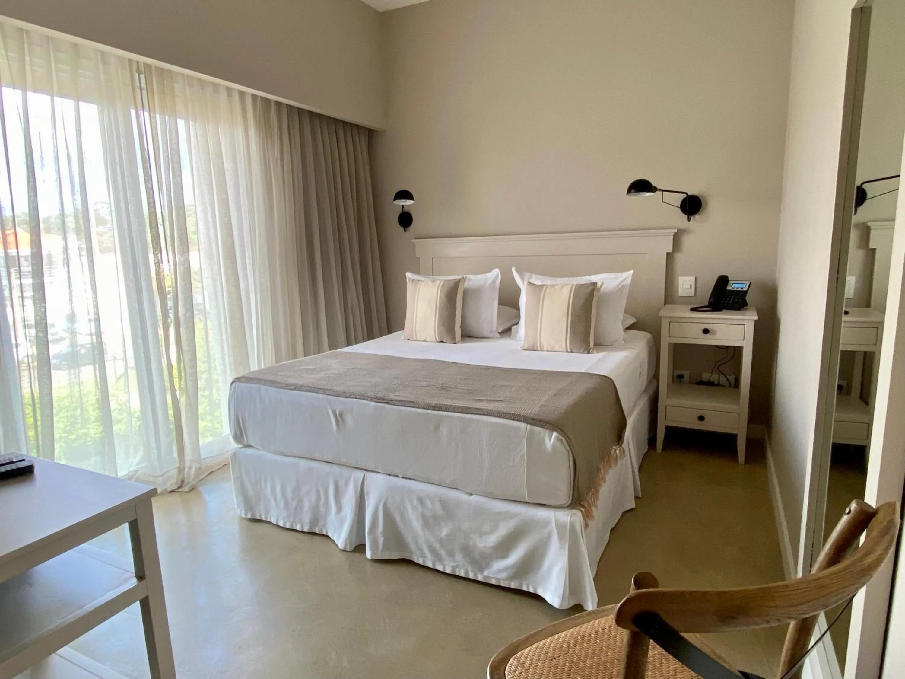 Bedroom, Bed in Serena Hotel - Punta del Este - Unico sobre la Playa