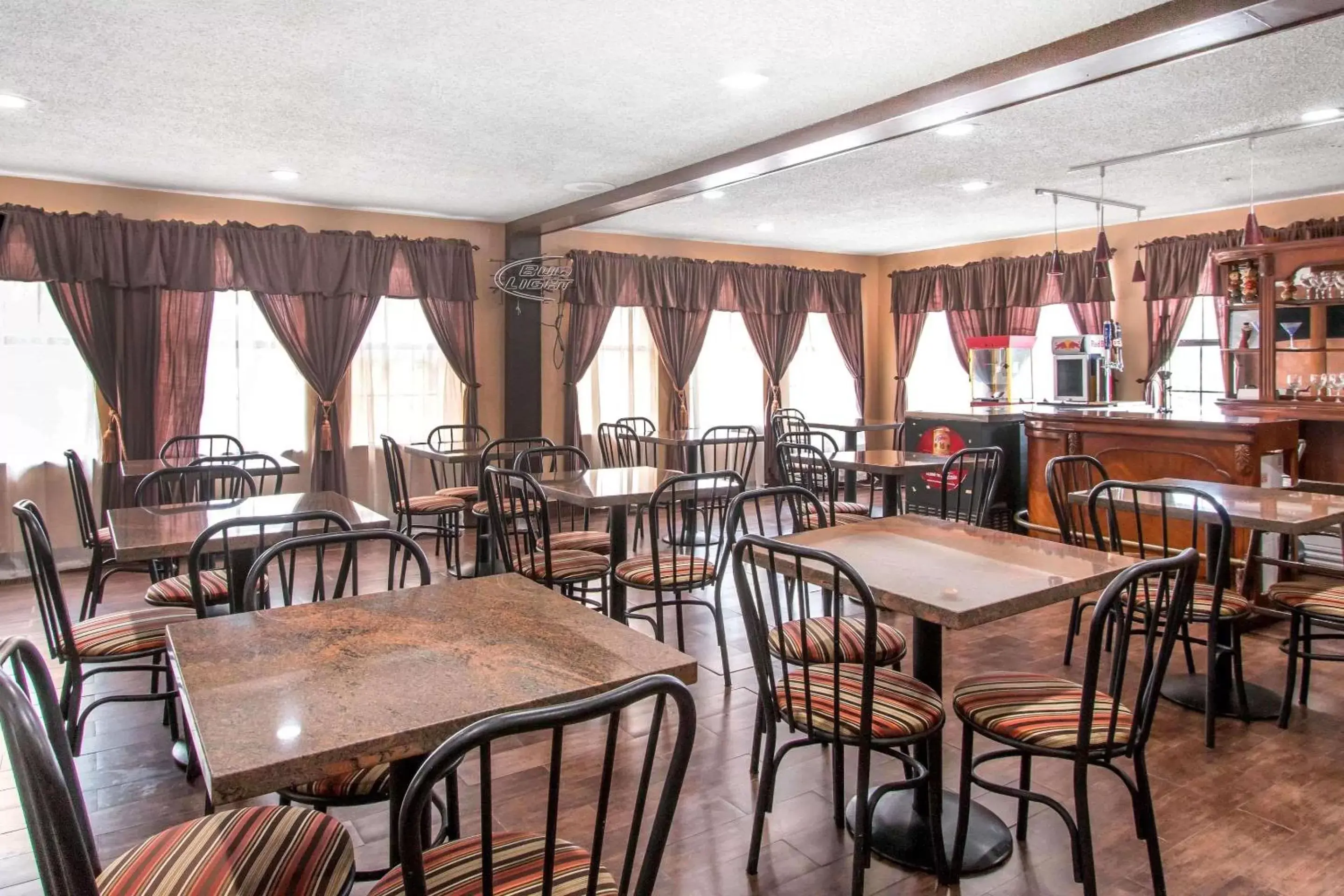 Restaurant/places to eat in Quality Inn & Suites I-35 near Frost Bank Center Restaurant/places to eat in Quality Inn & Suites I-35 near Frost Bank Center