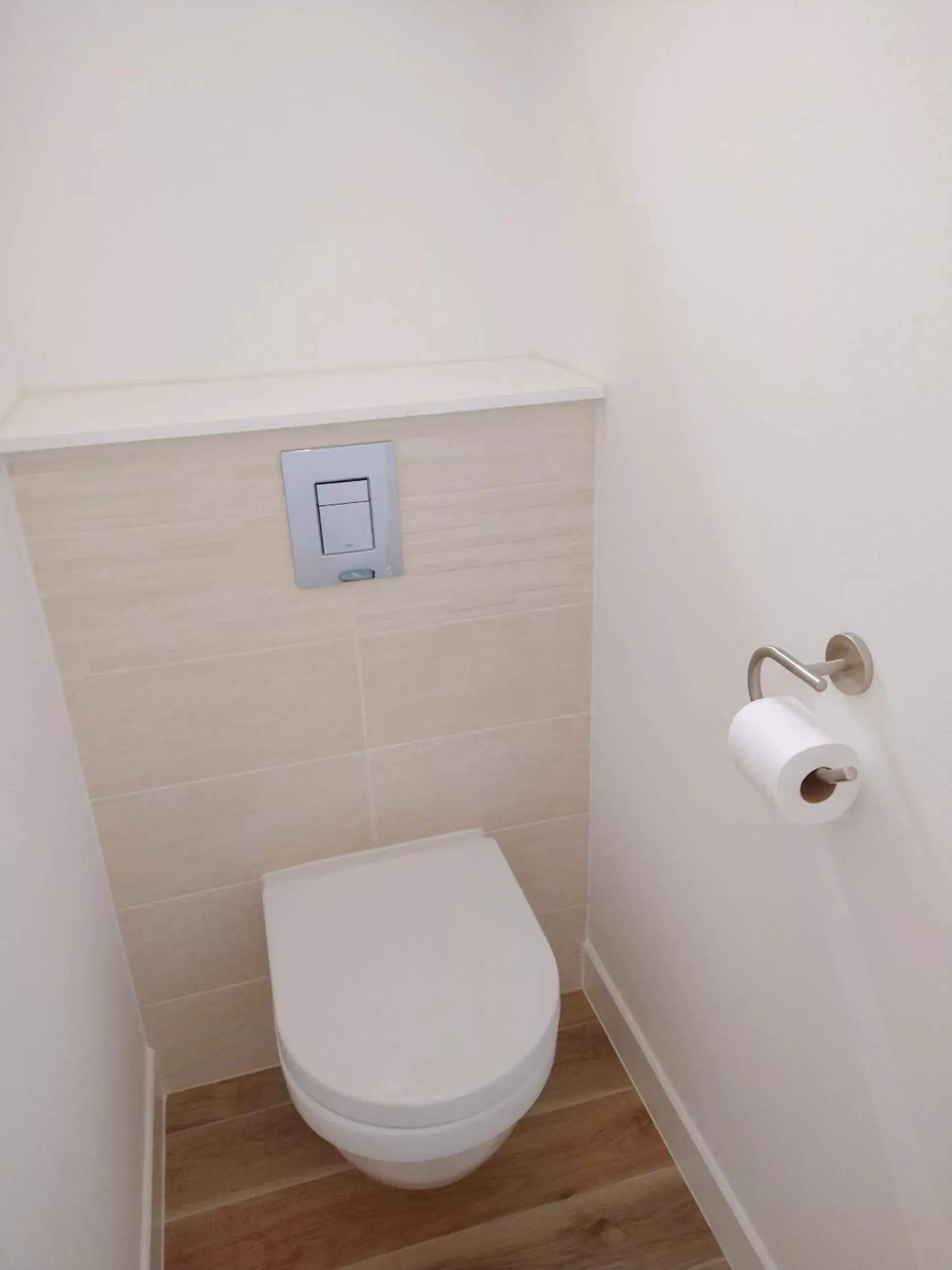 Toilet, Bathroom in La Colline