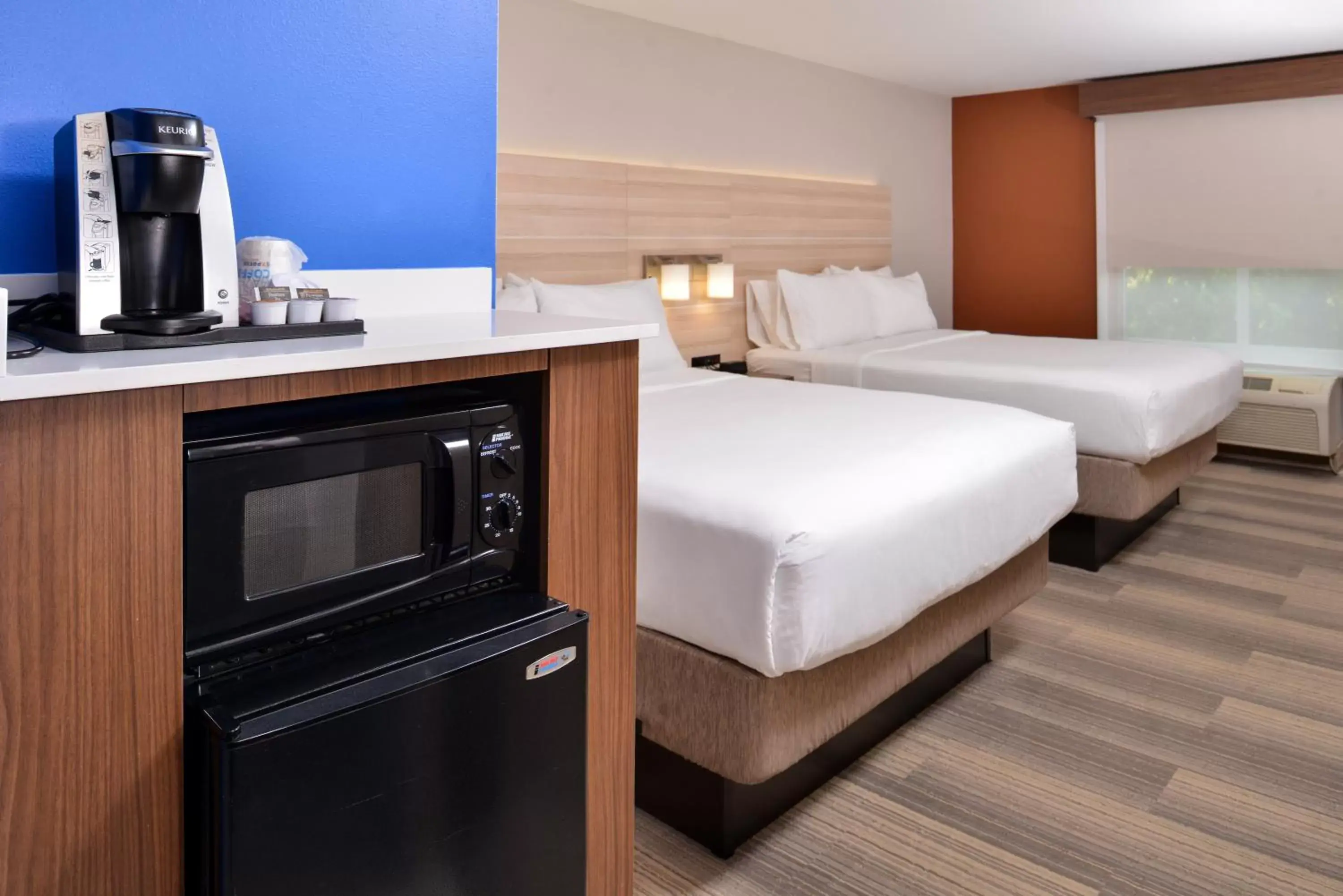 Suite with Two Queen Beds in Holiday Inn Express Hotel & Suites Cincinnati - Mason by IHG Suite with Two Queen Beds in Holiday Inn Express Hotel & Suites Cincinnati - Mason by IHG
