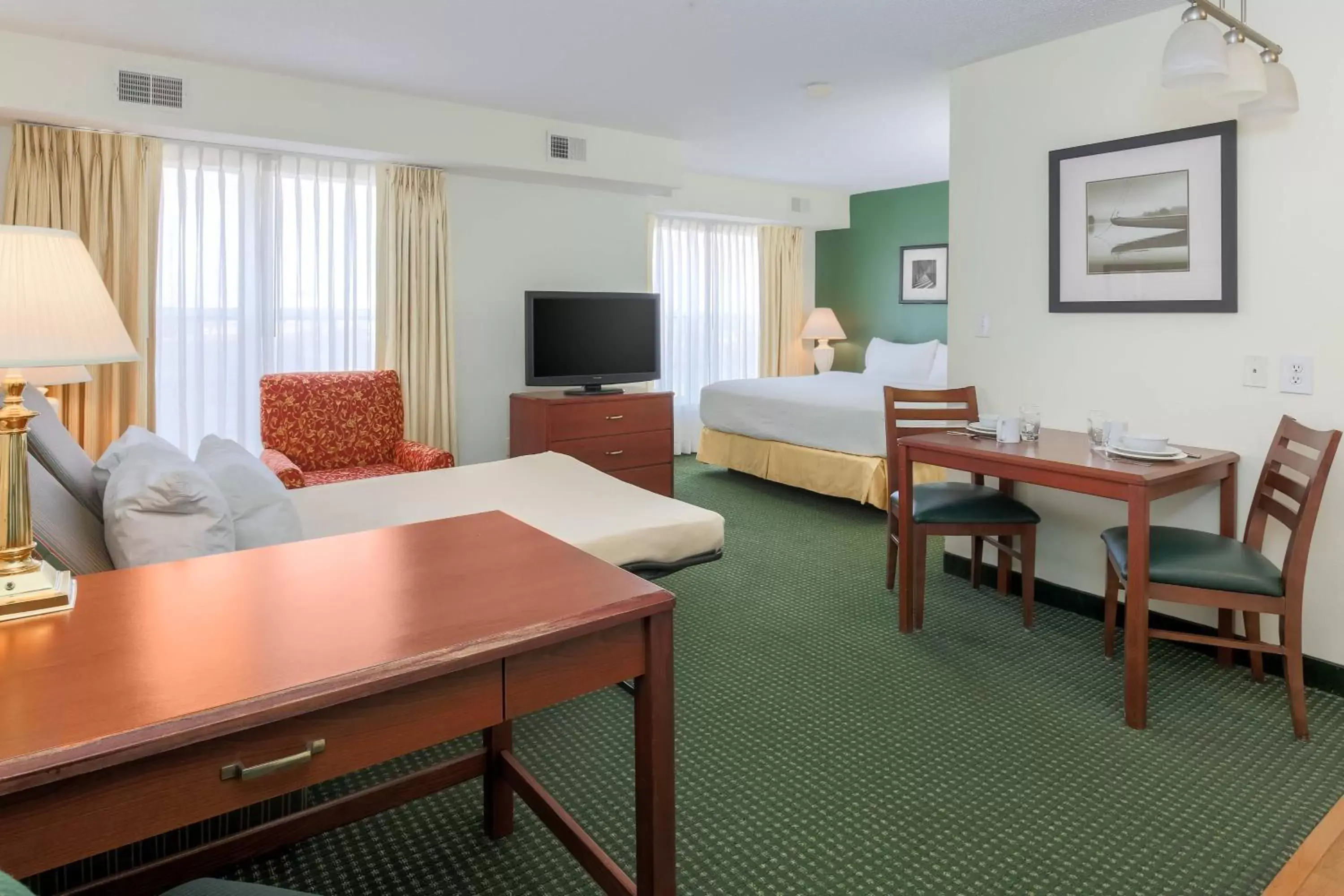 Photo of the whole room, Dining Area in Residence Inn by Marriott Oklahoma City South