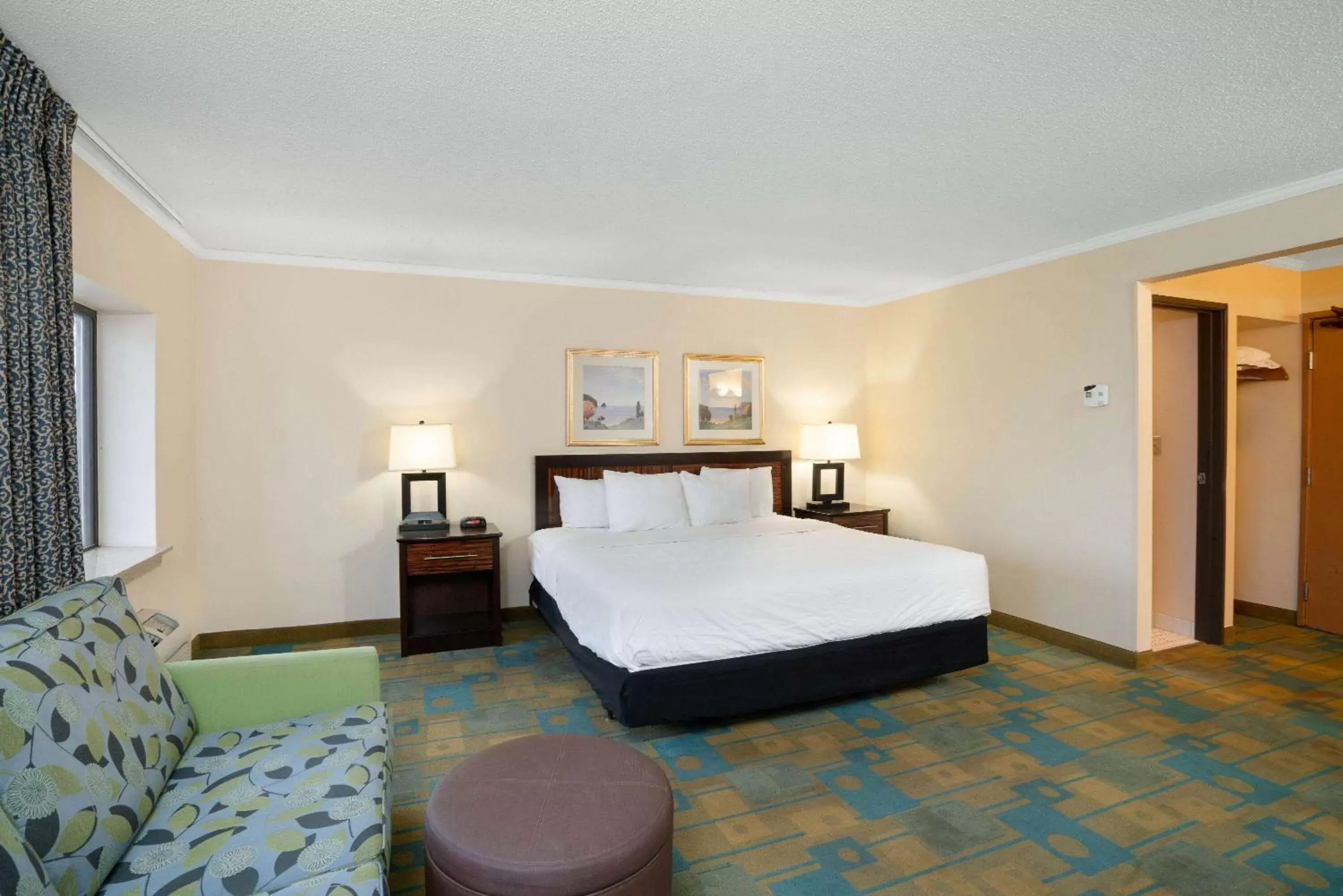 Photo of the whole room, Bed in La Quinta by Wyndham Jackson