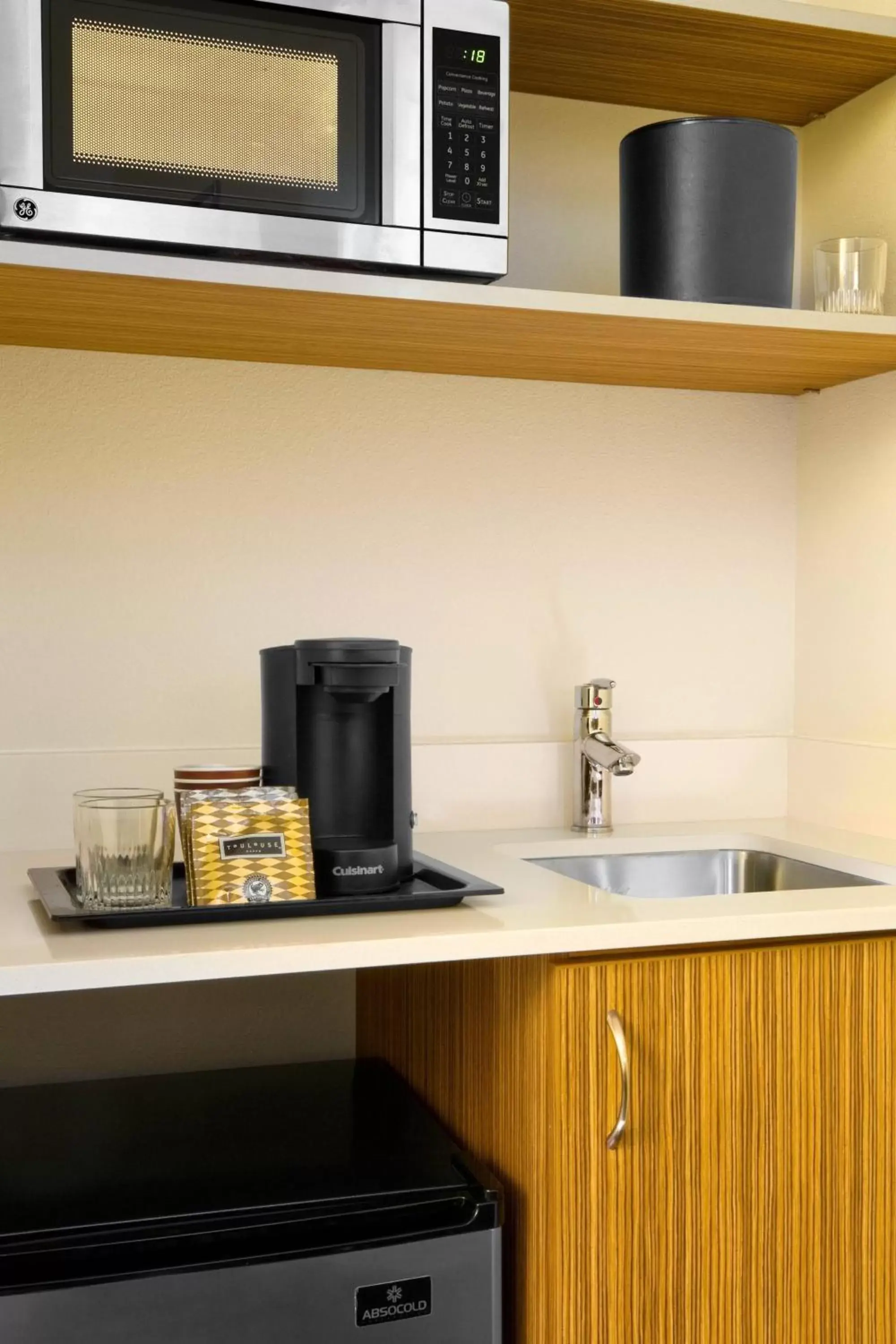 Kitchen or kitchenette, Kitchen/Kitchenette in SpringHill Suites St. Louis Brentwood