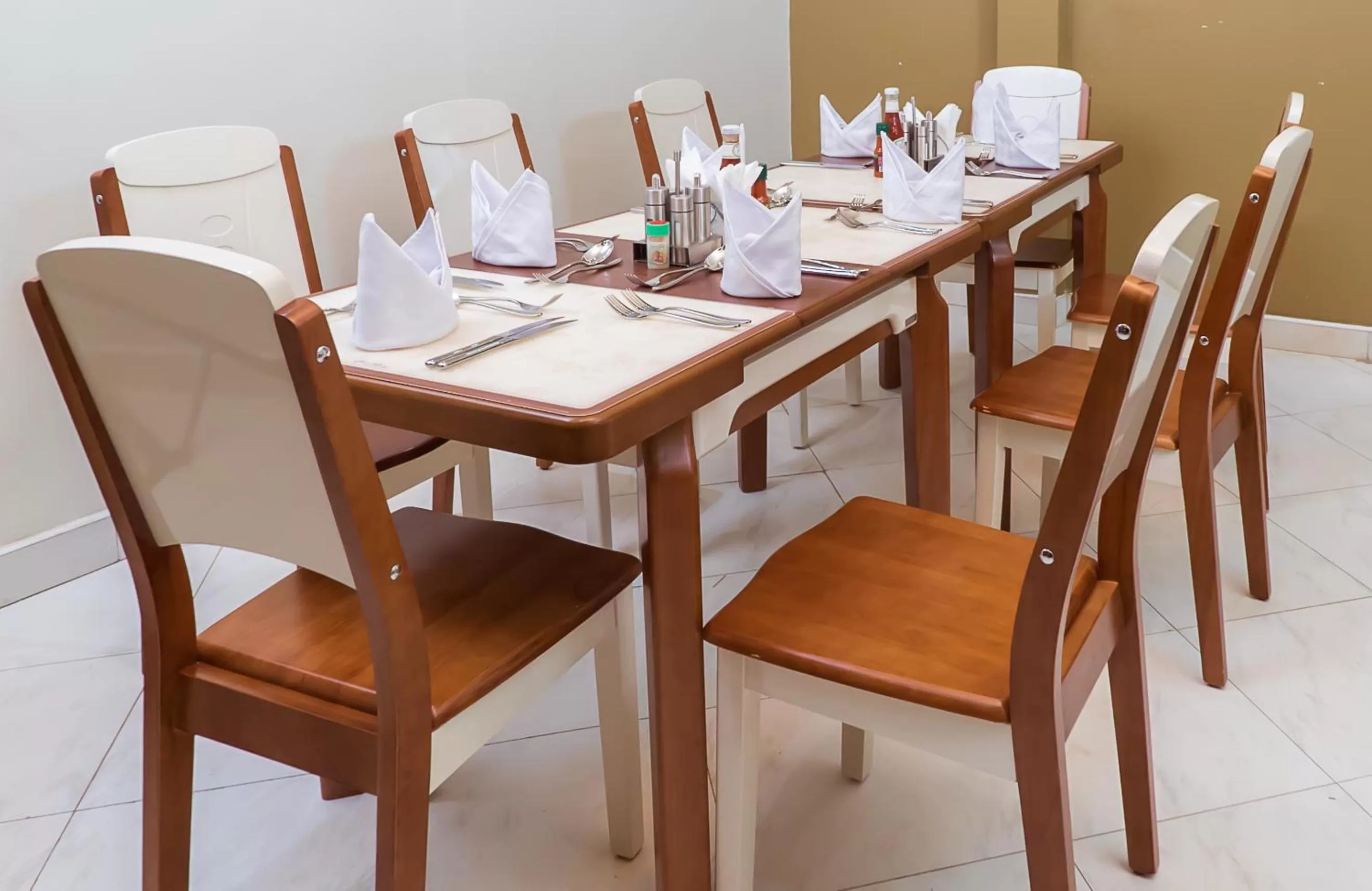 Restaurant/places to eat in Jarin Hotel