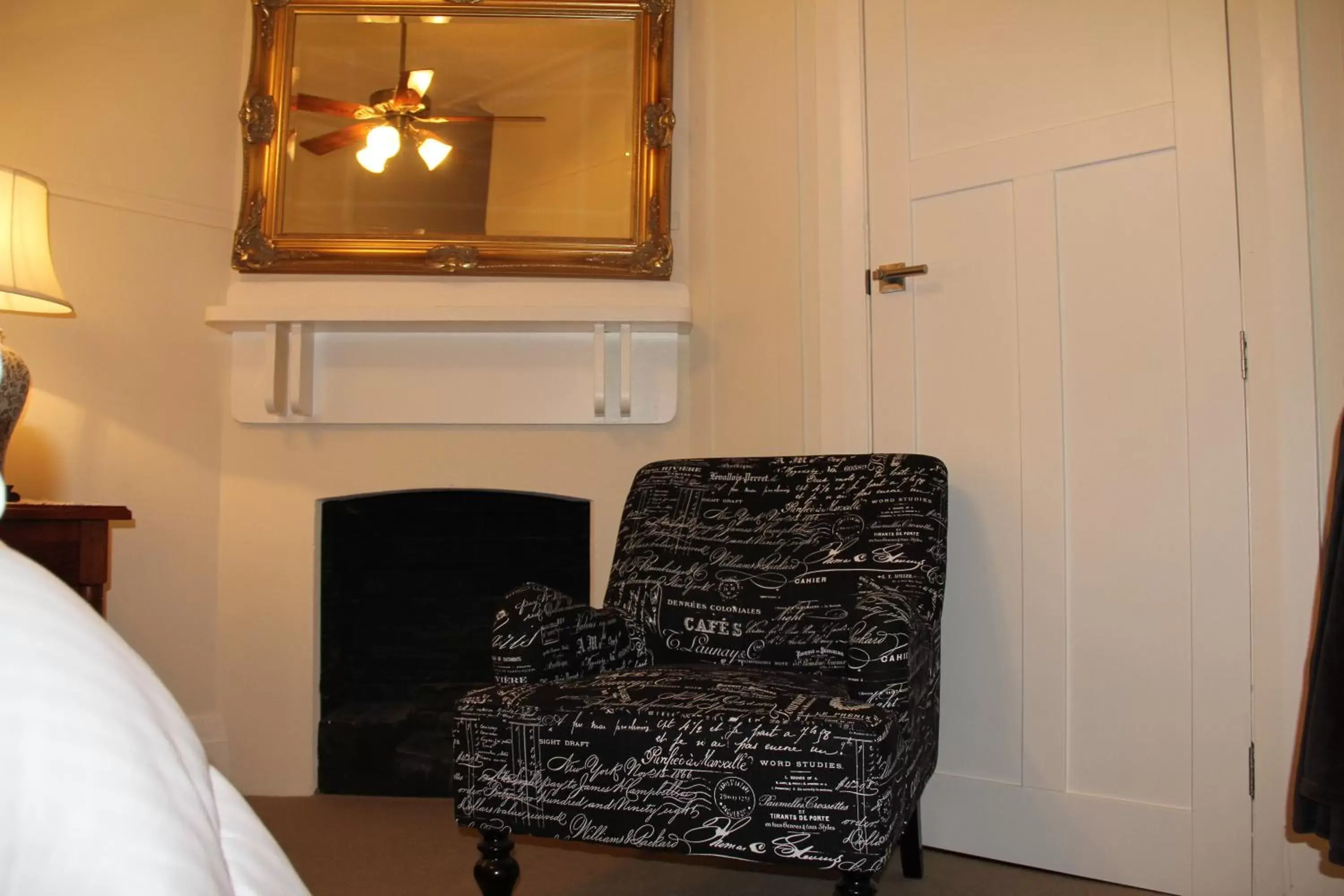 Seating Area in Mentor Chambers Apartment Bed & Breakfast