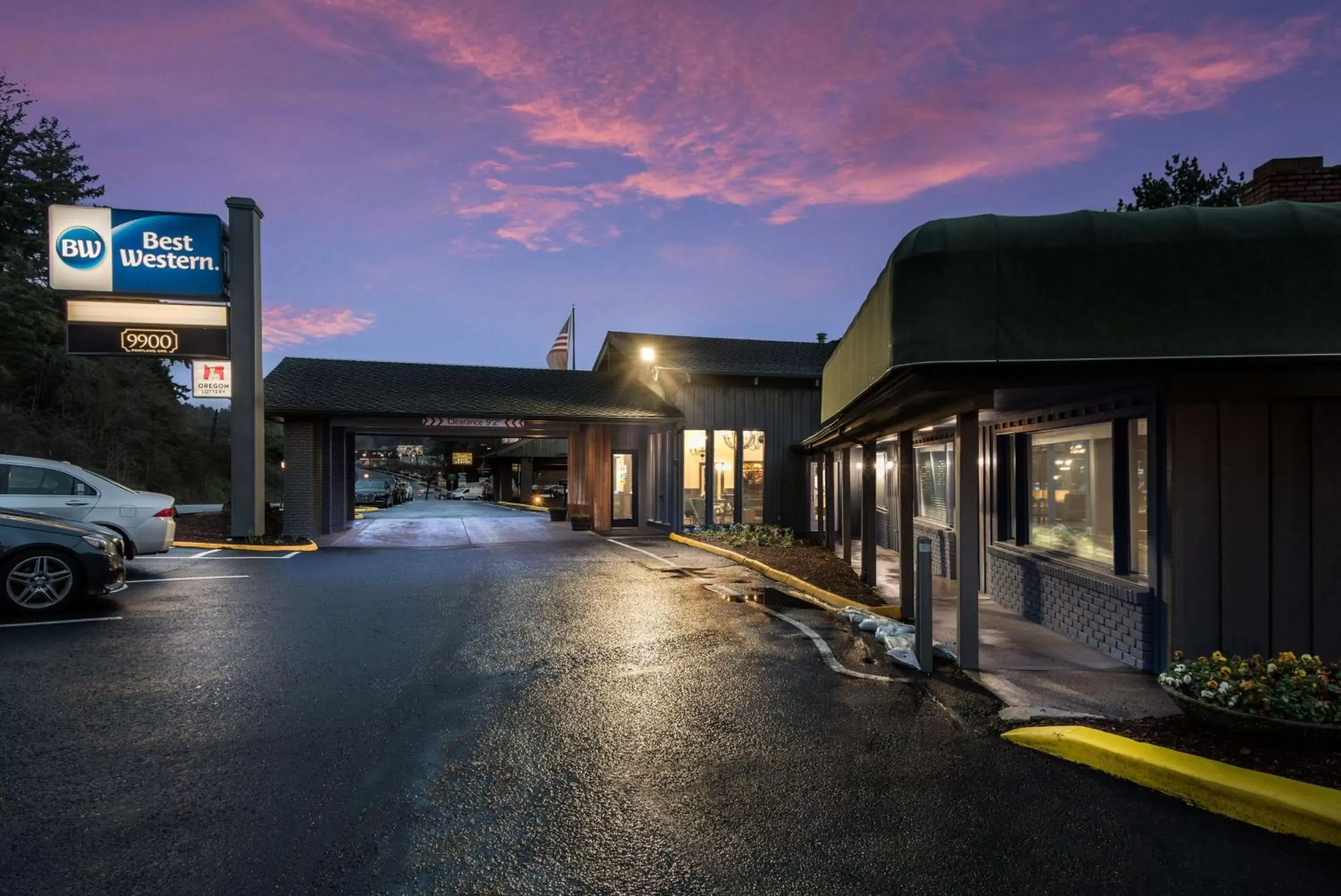 Property Building in Best Western Portland West Beaverton