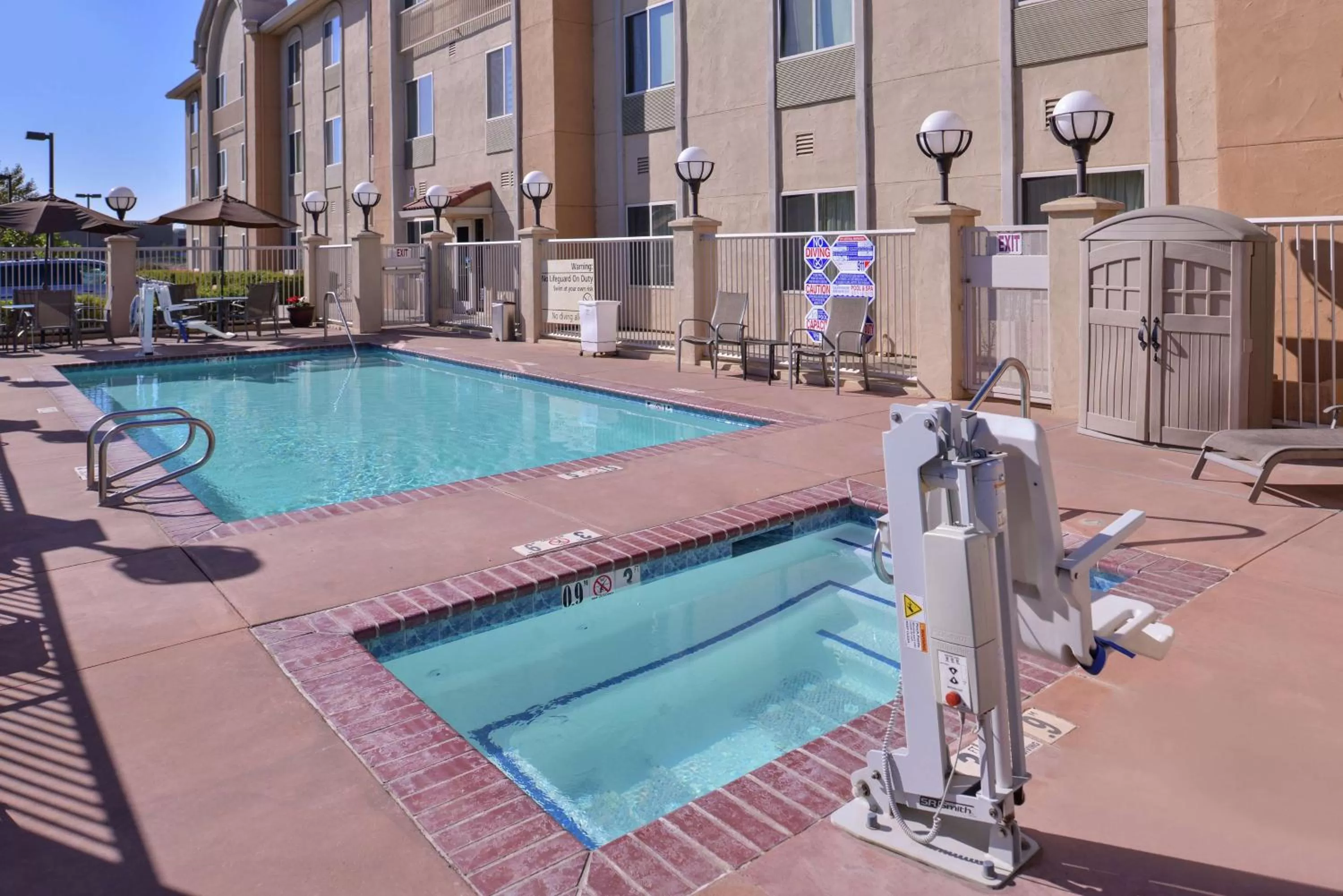 Pool view in Hampton Inn & Suites Woodland-Sacramento Area