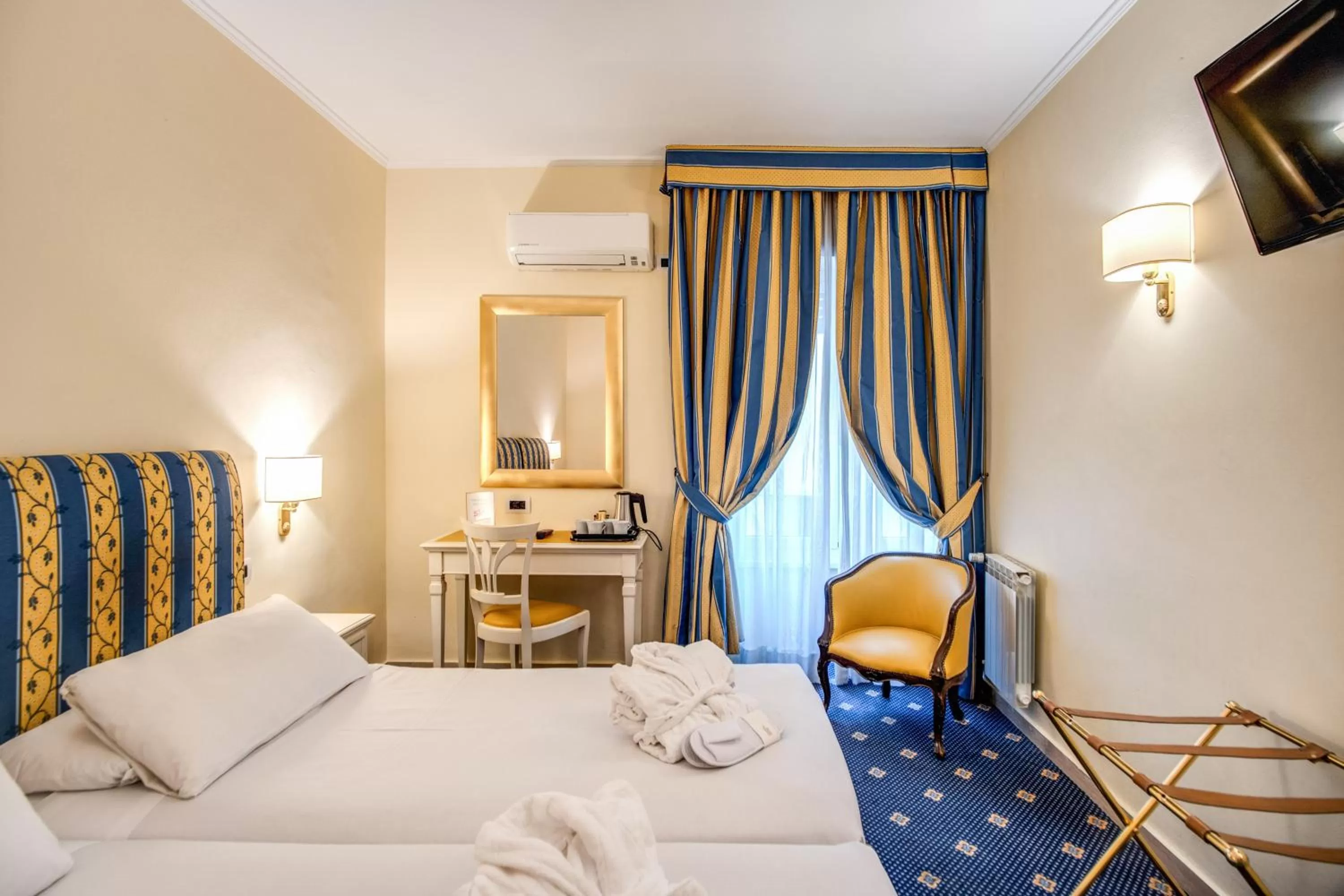 Bed in Hotel Napoleon