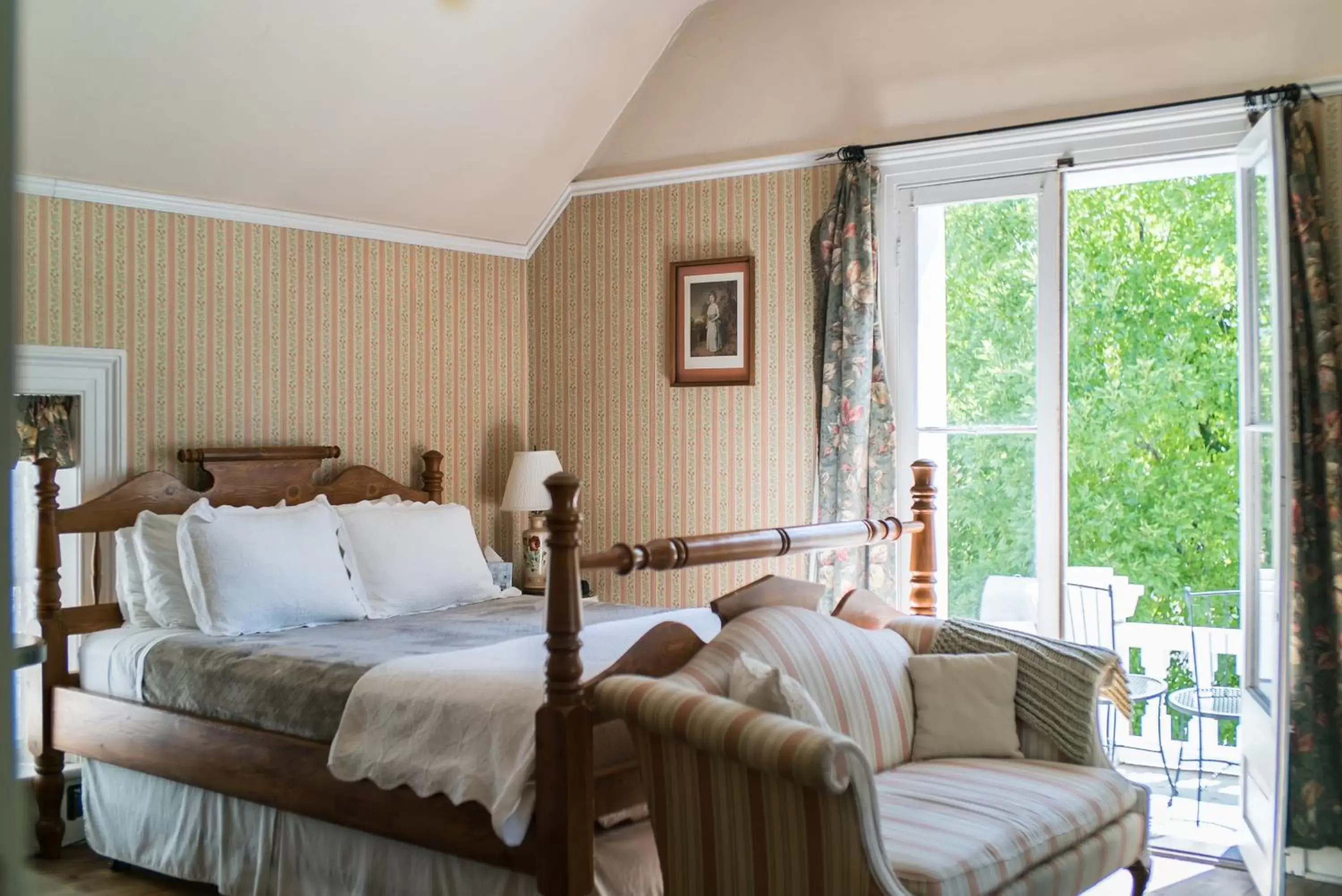 Bedroom, Bed in The Mulberry Inn -An Historic Bed and Breakfast