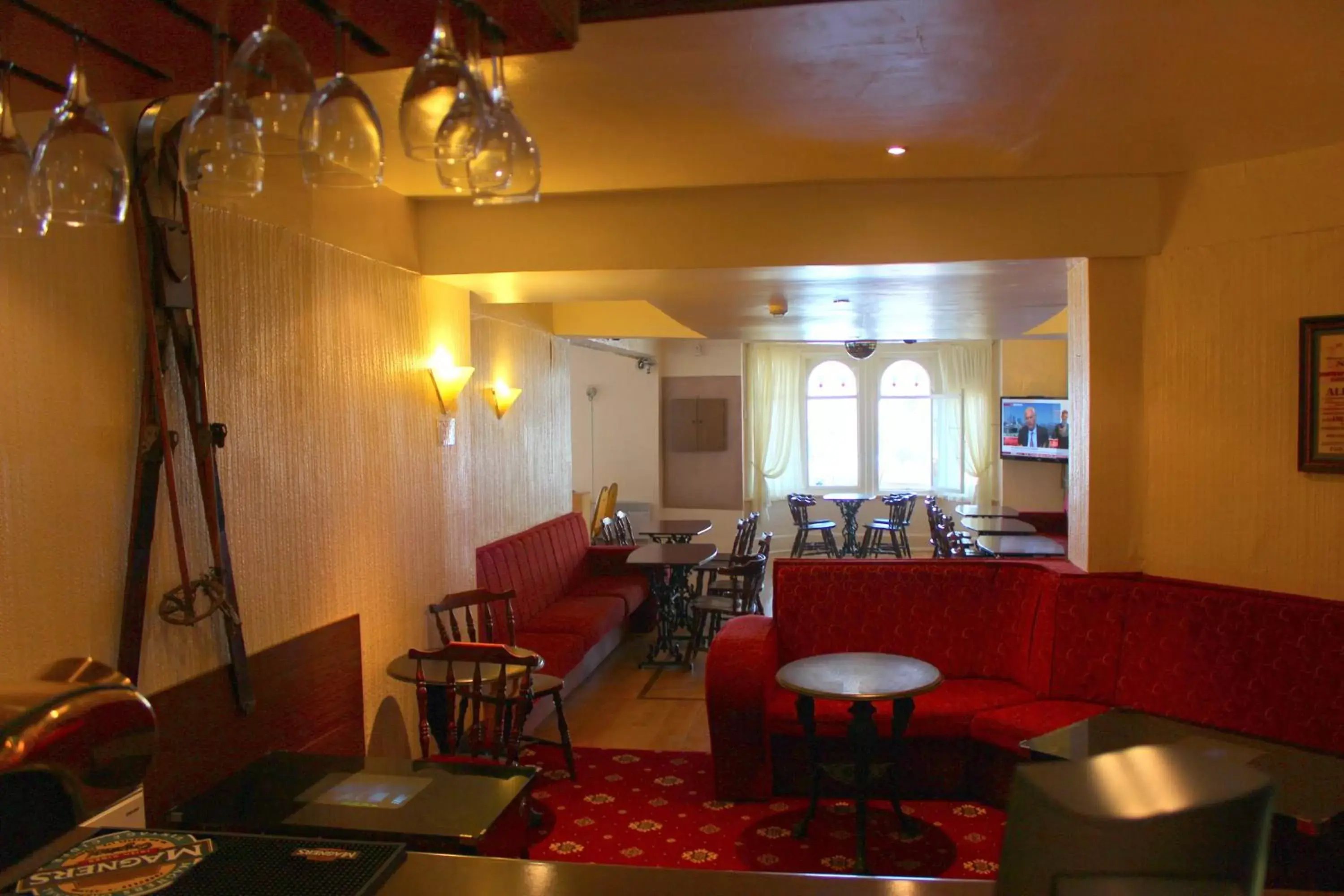 Lounge or bar, Restaurant/Places to Eat in The Colwyn Hotel - near Pleasure Beach