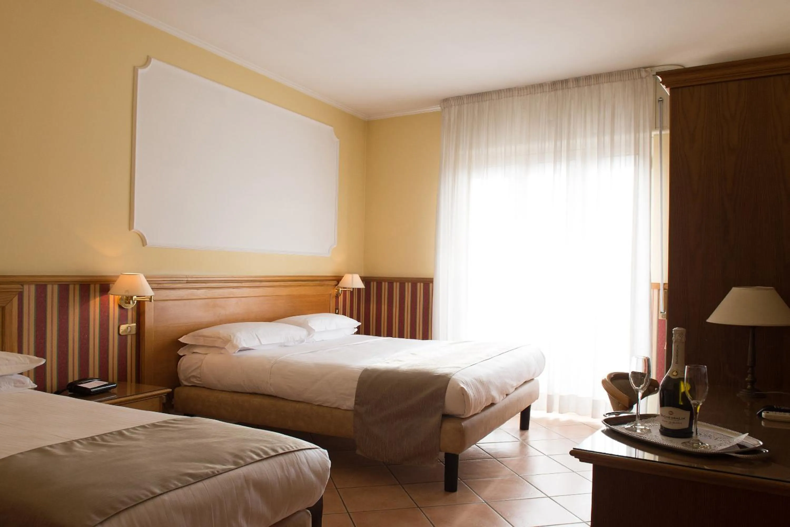 Bedroom, Bed in Hotel Leopardi