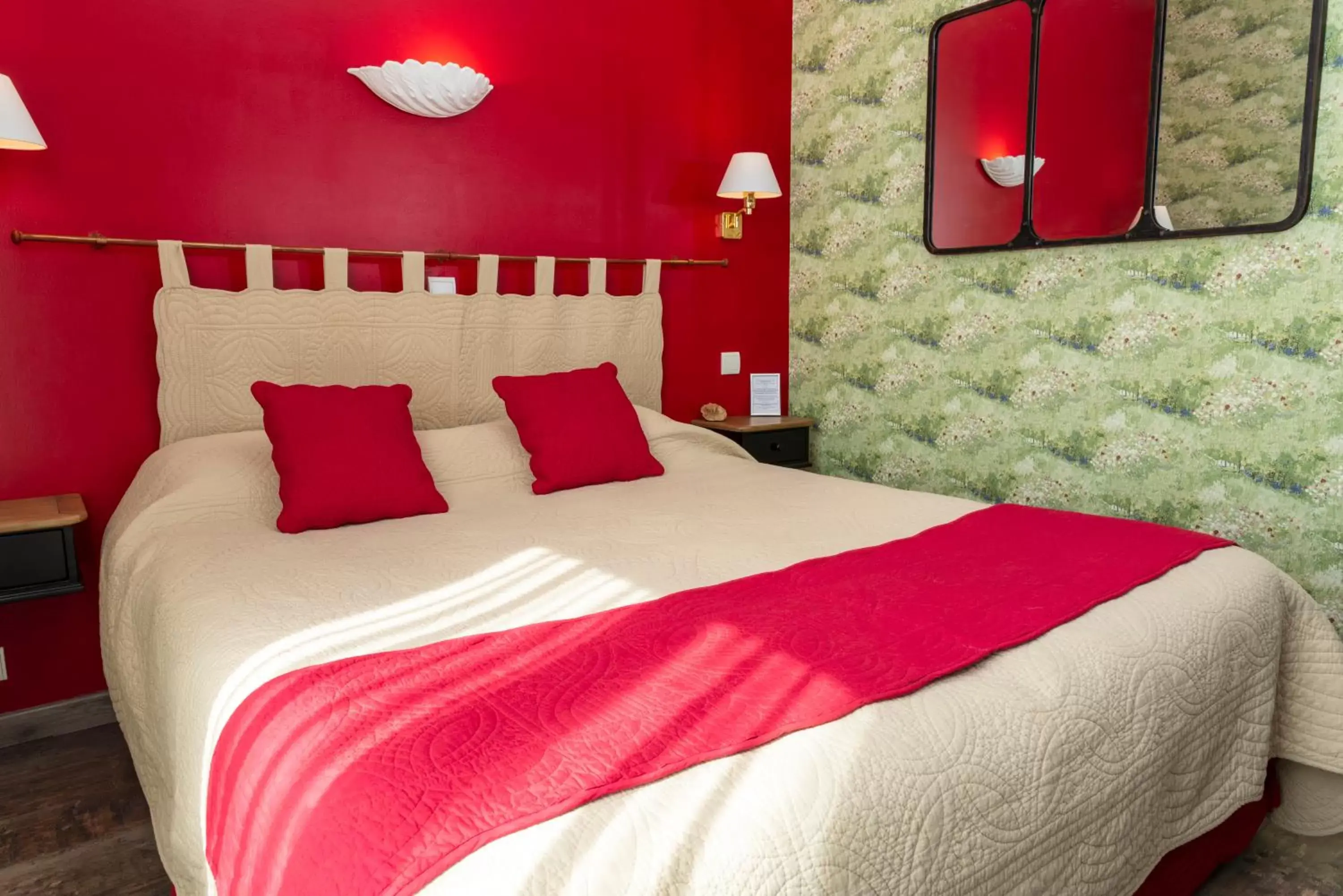 Bed in Logis Hôtels Restaurant La Mère Hamard Bed in Logis Hôtels Restaurant La Mère Hamard