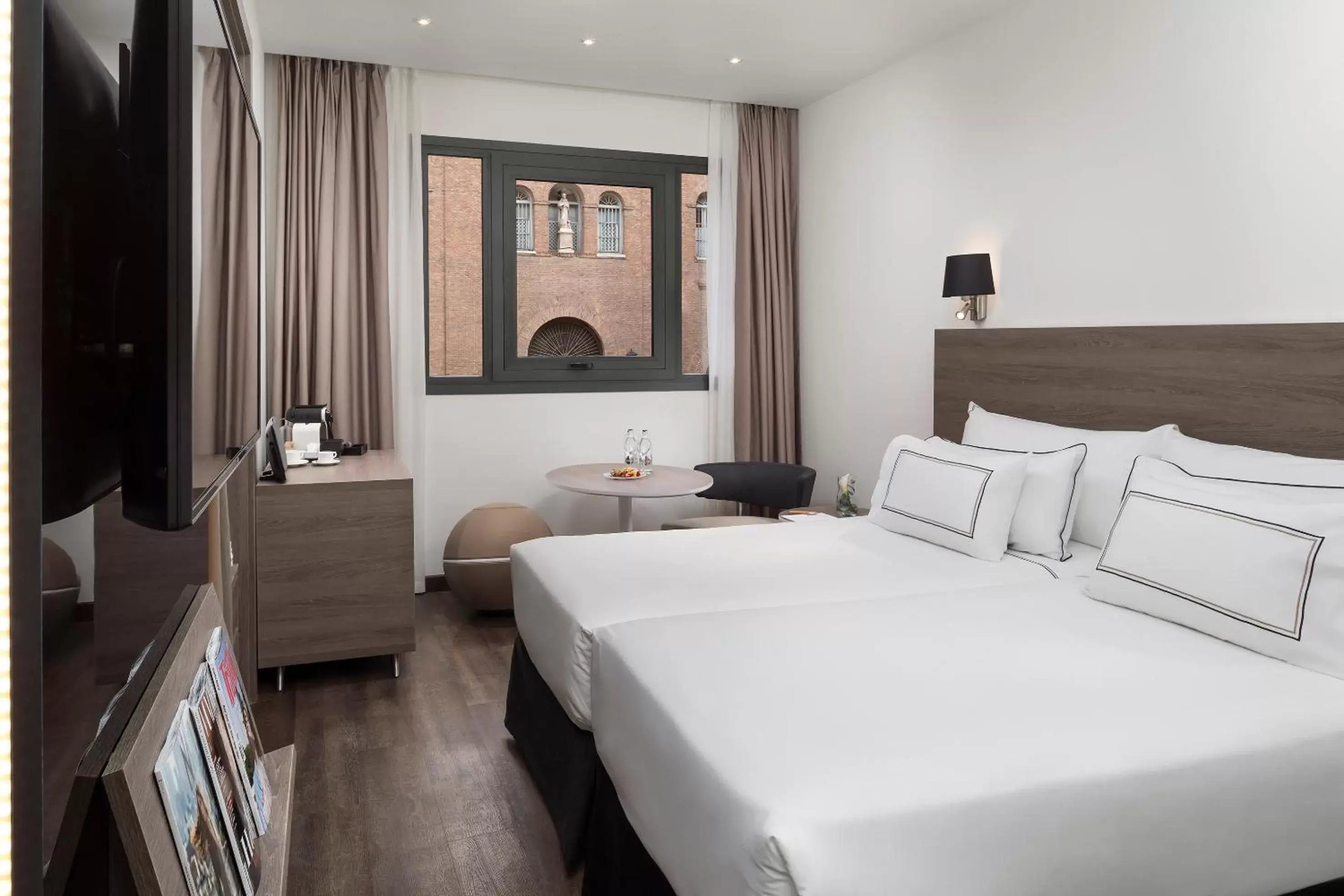 Photo of the whole room, Bed in Melia Madrid Serrano