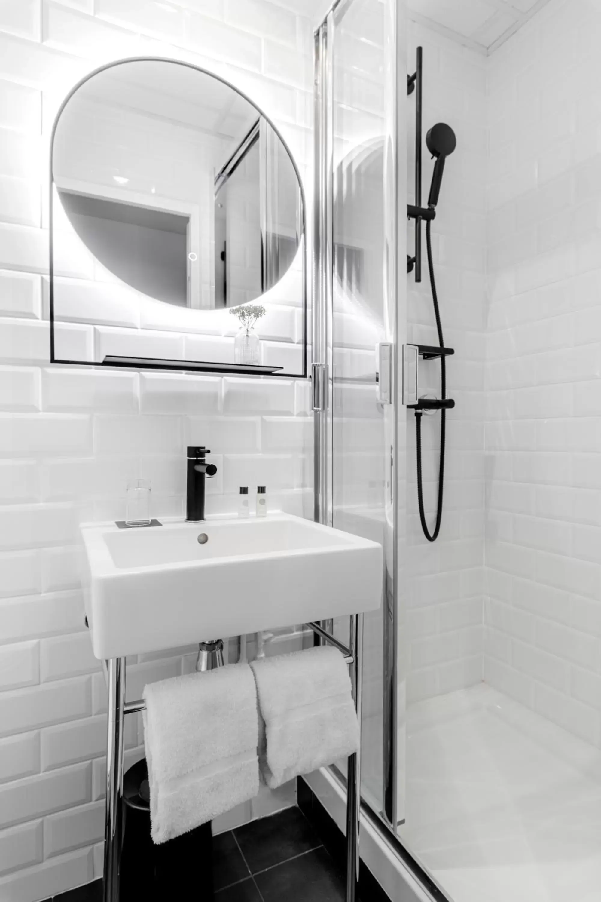 Shower, Bathroom in 9Hotel Bastille-Lyon