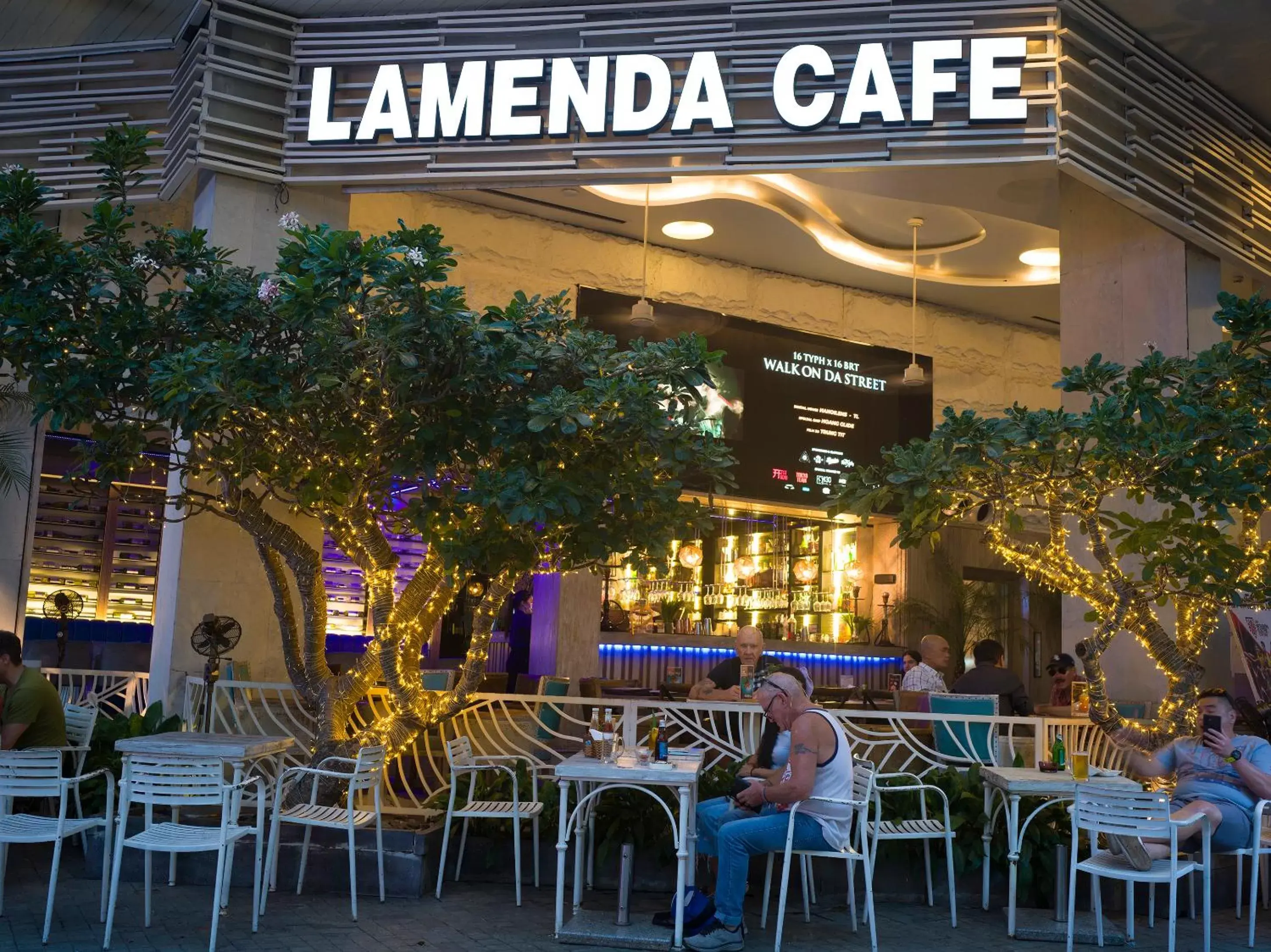 Restaurant/Places to Eat in A&EM Saigon Hotel Restaurant/Places to Eat in A&EM Saigon Hotel