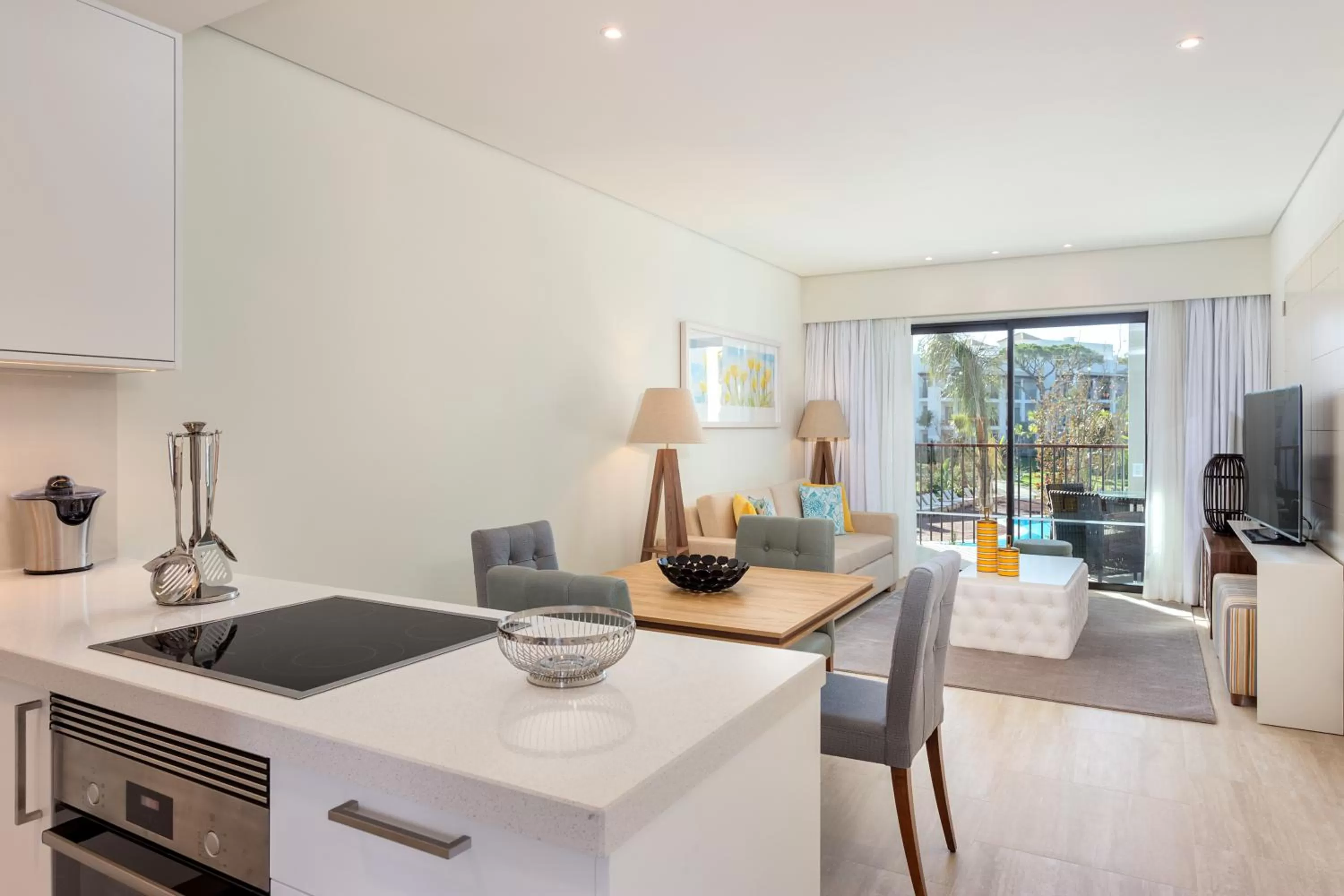 Kitchen or kitchenette in Pine Cliffs Gardens