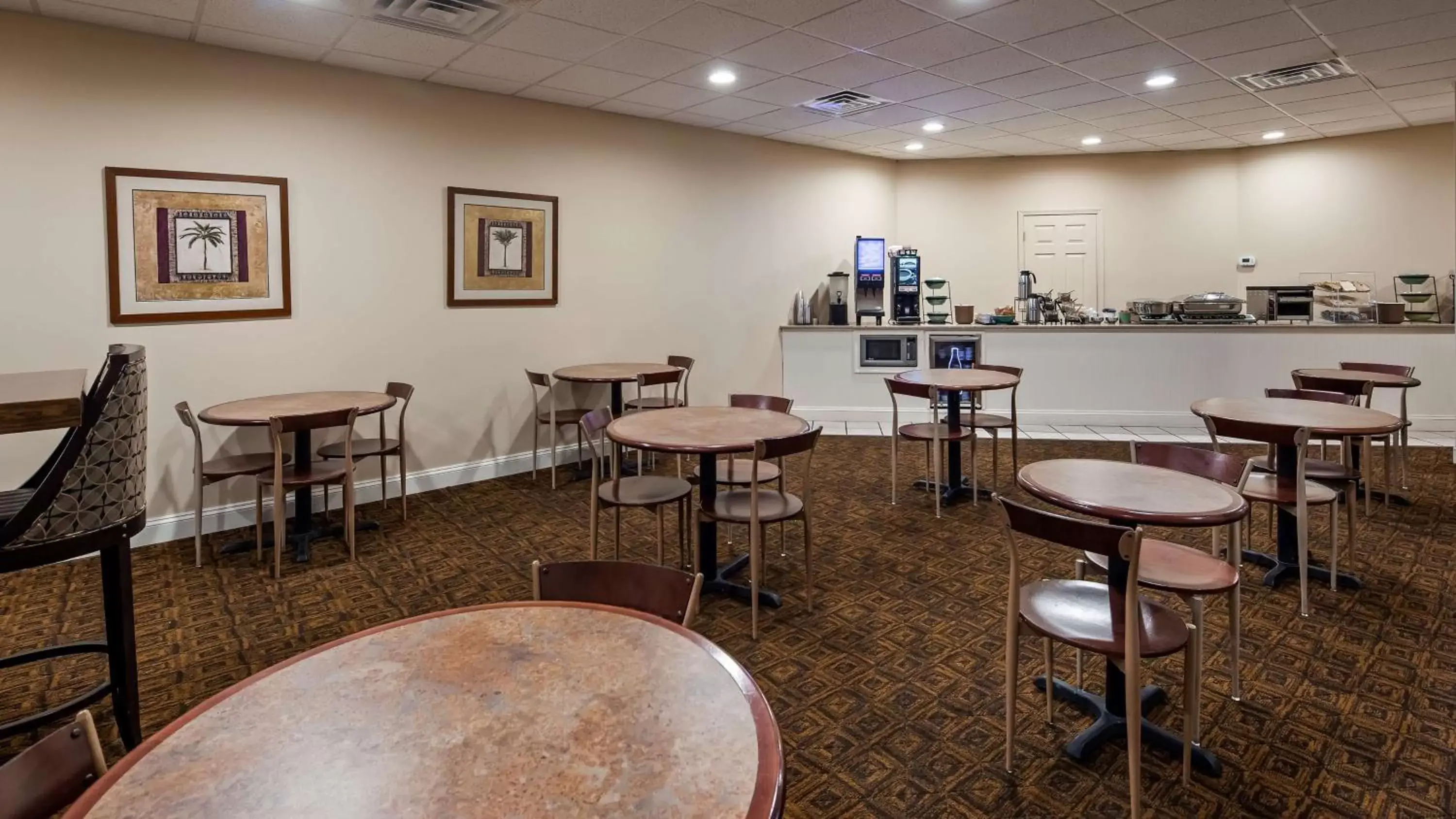 Restaurant/places to eat, Lounge/Bar in Best Western Ocean City Hotel and Suites