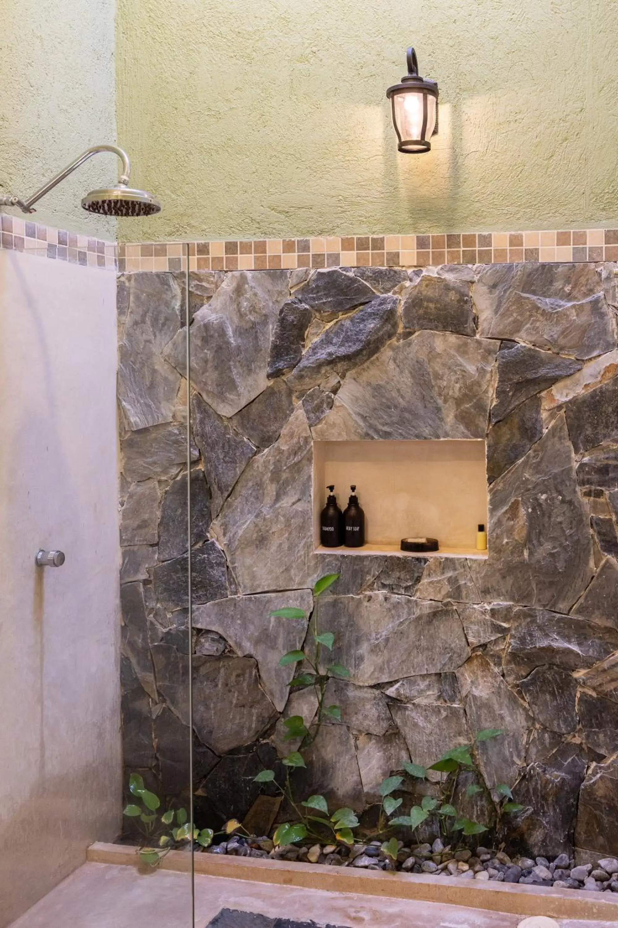 Shower, Bathroom in Casa Dos Lirios Hotel Boutique