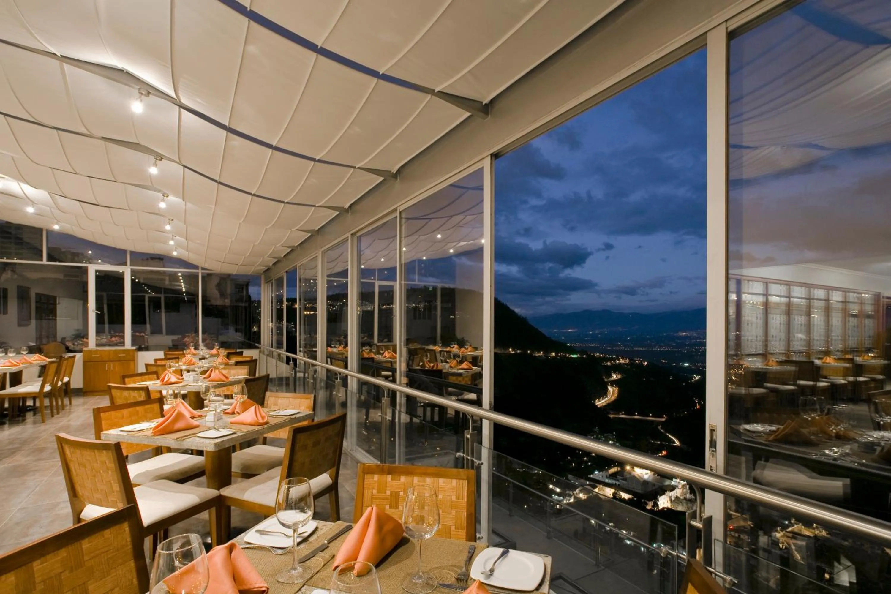 Restaurant/places to eat in Hotel Stubel Suites & Cafe