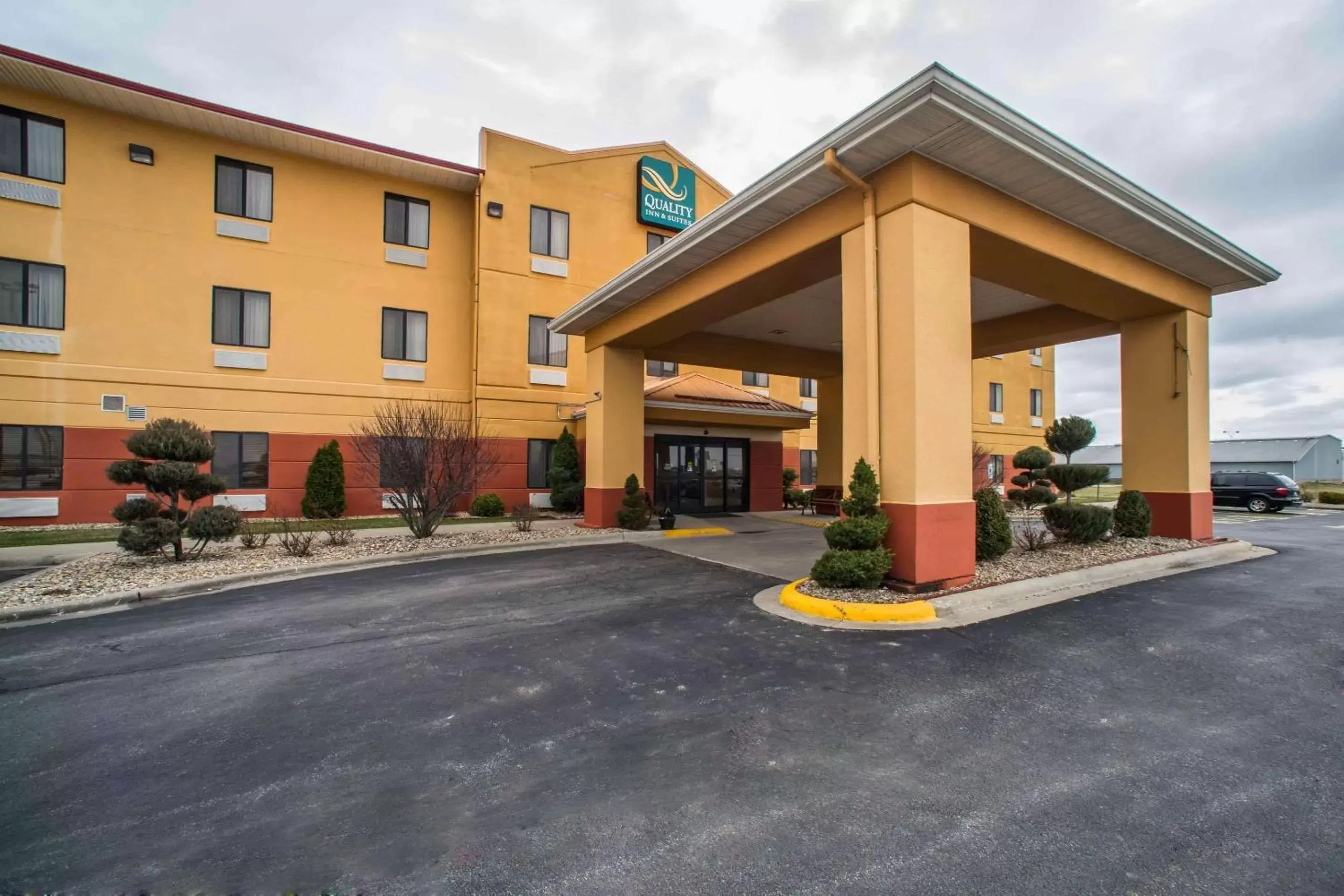 Property Building in Quality Inn Litchfield Route 66