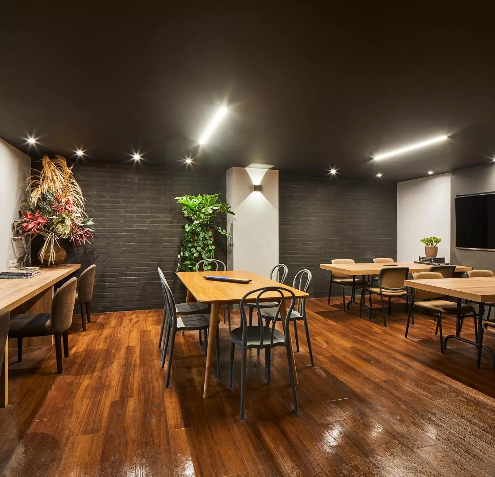 Communal lounge/ TV room, Restaurant/Places to Eat in Nico Apartasuites