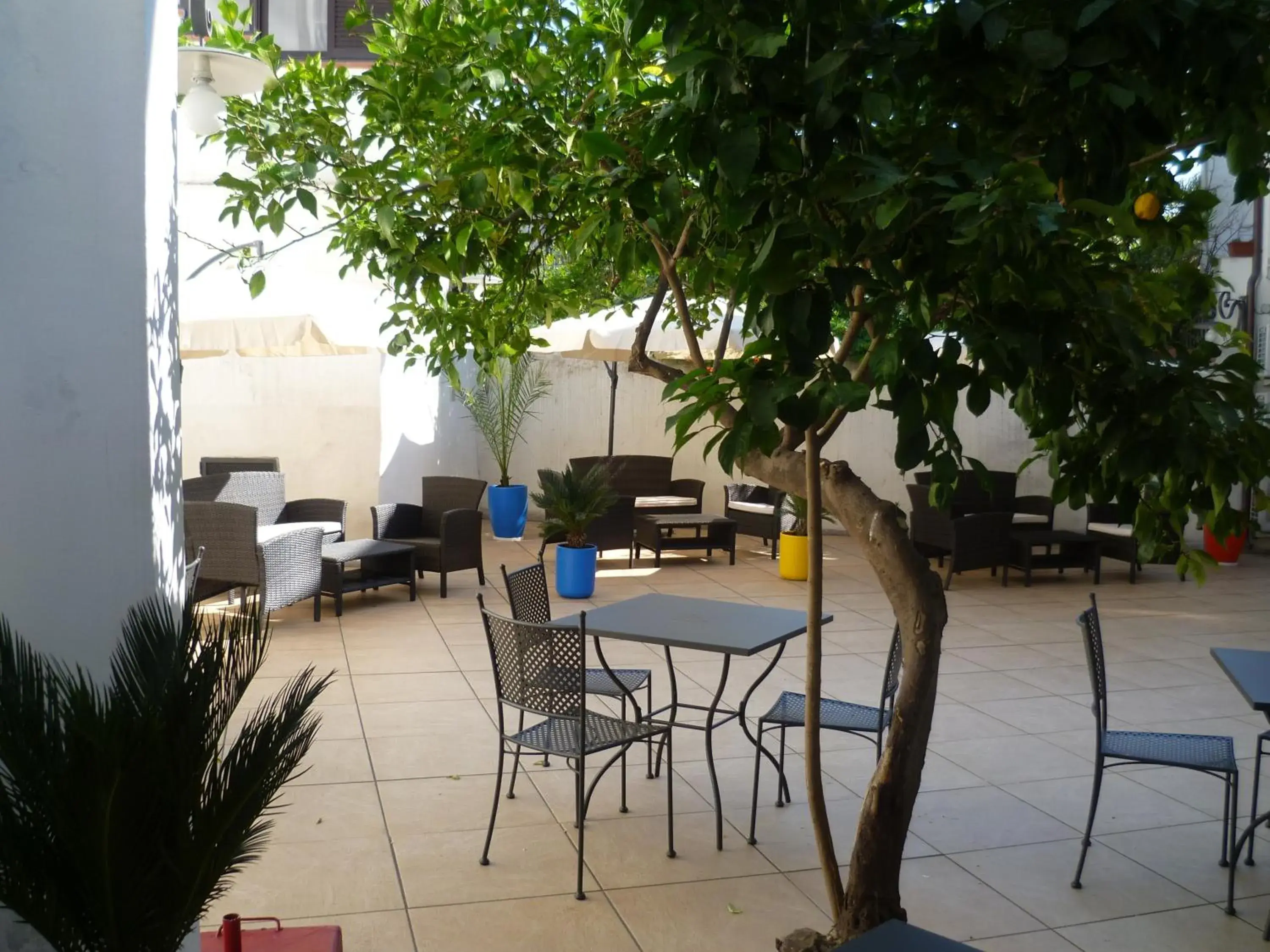 Patio in Albergo Residenziale La Corte