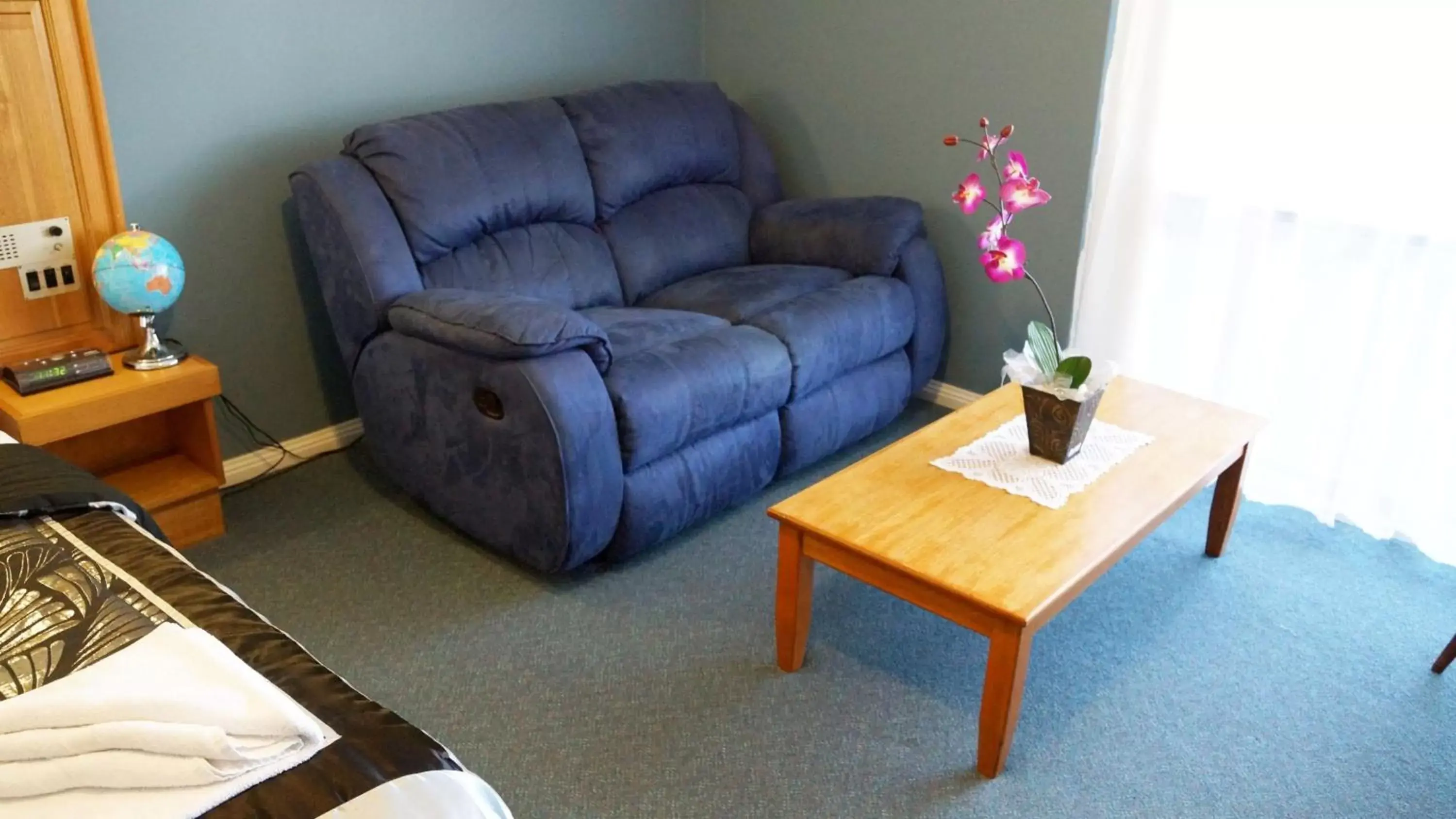 Seating Area in Golden Leaf Motel