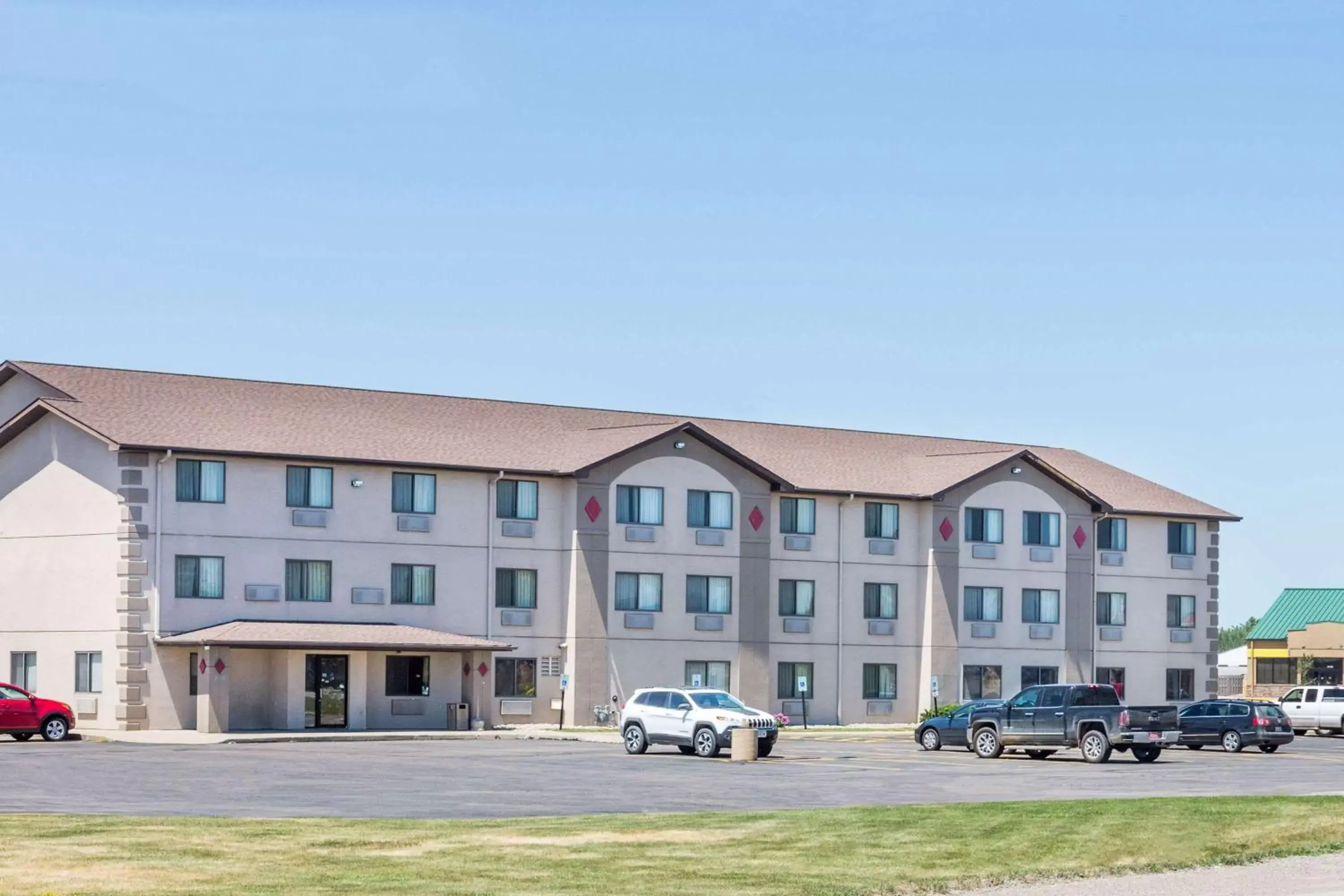 Property Building in Super 8 by Wyndham Sioux City South
