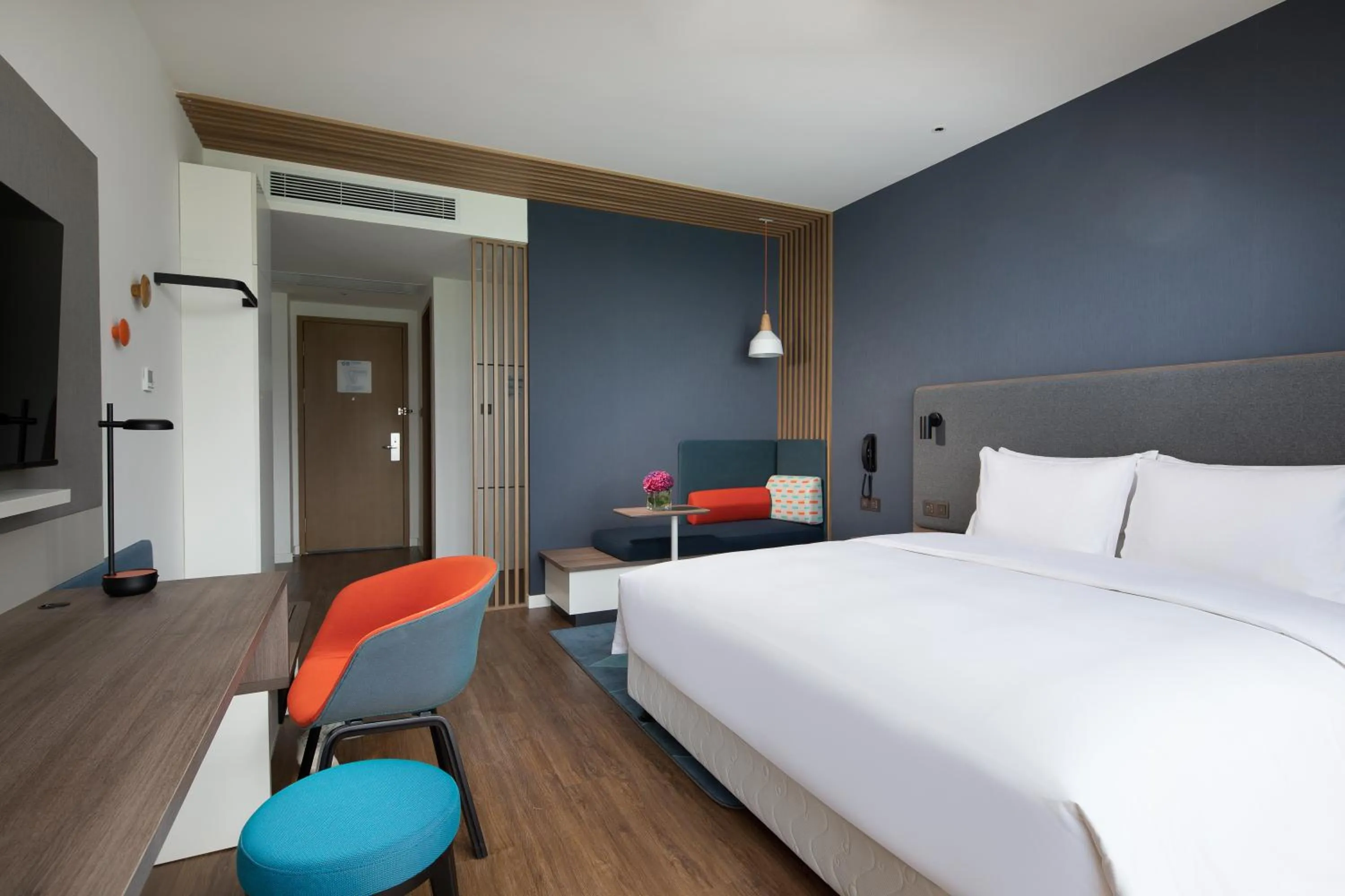 Photo of the whole room, Bed in Holiday Inn Express Chengdu Longquanyi North by IHG