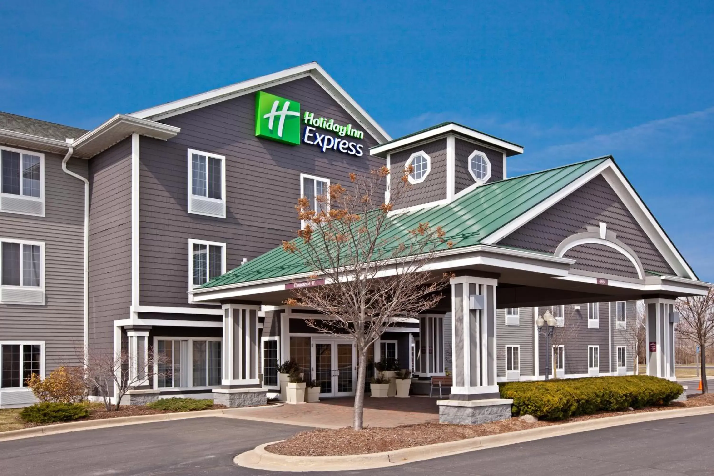 Property Building in Holiday Inn Express Grand Rapids Southwest, an IHG Hotel