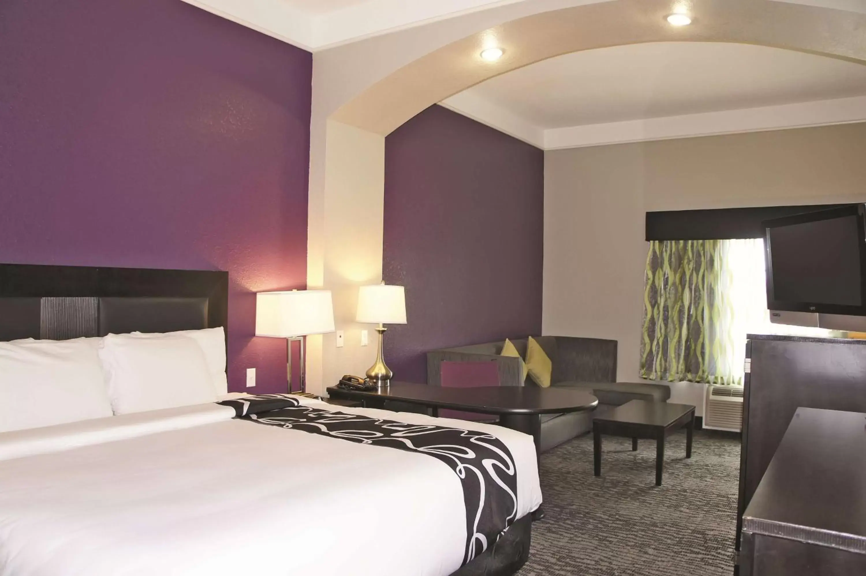 Photo of the whole room, Bed in La Quinta by Wyndham Pearland Photo of the whole room, Bed in La Quinta by Wyndham Pearland