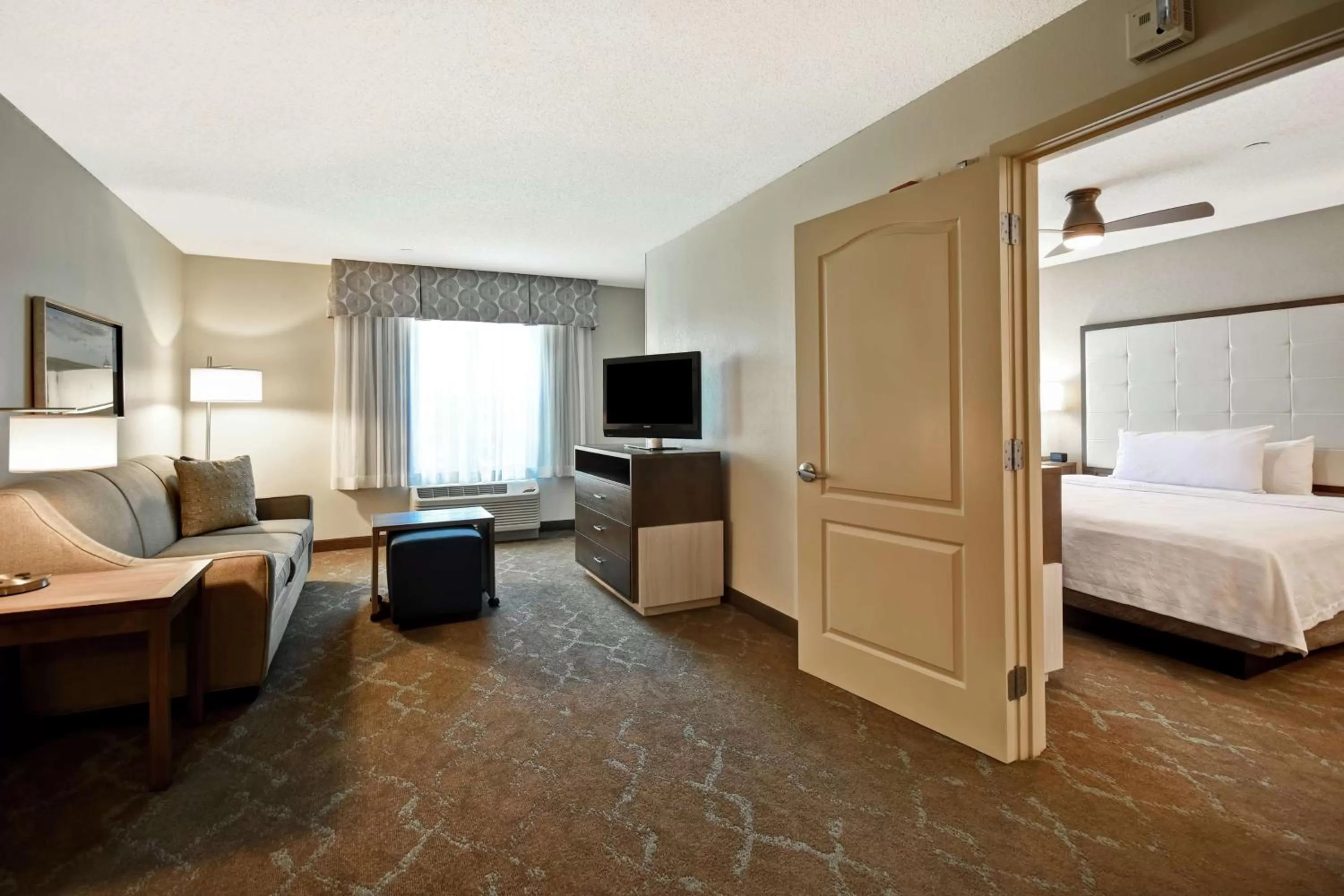 Living room, Bed in Homewood Suites by Hilton Dover