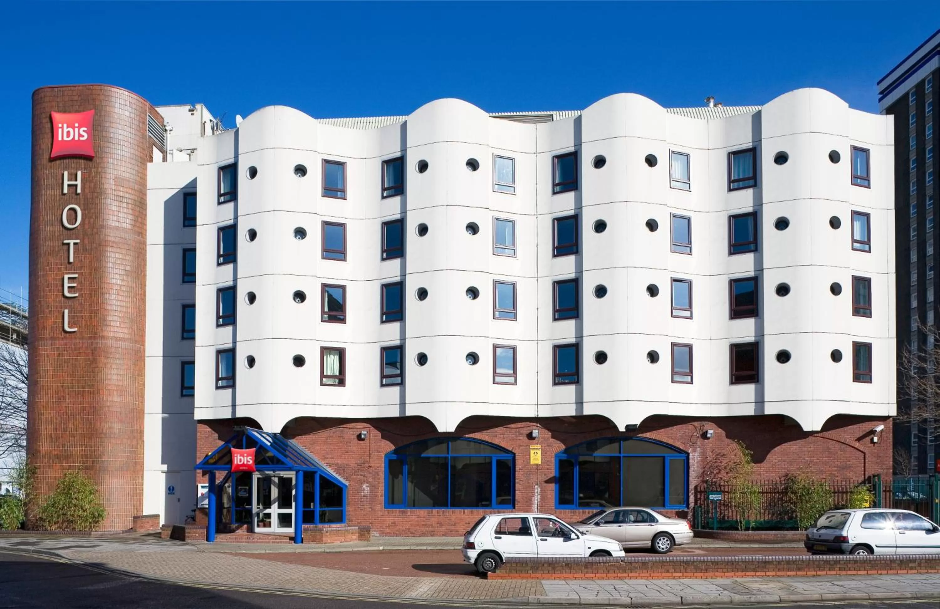 Facade/entrance in ibis Portsmouth