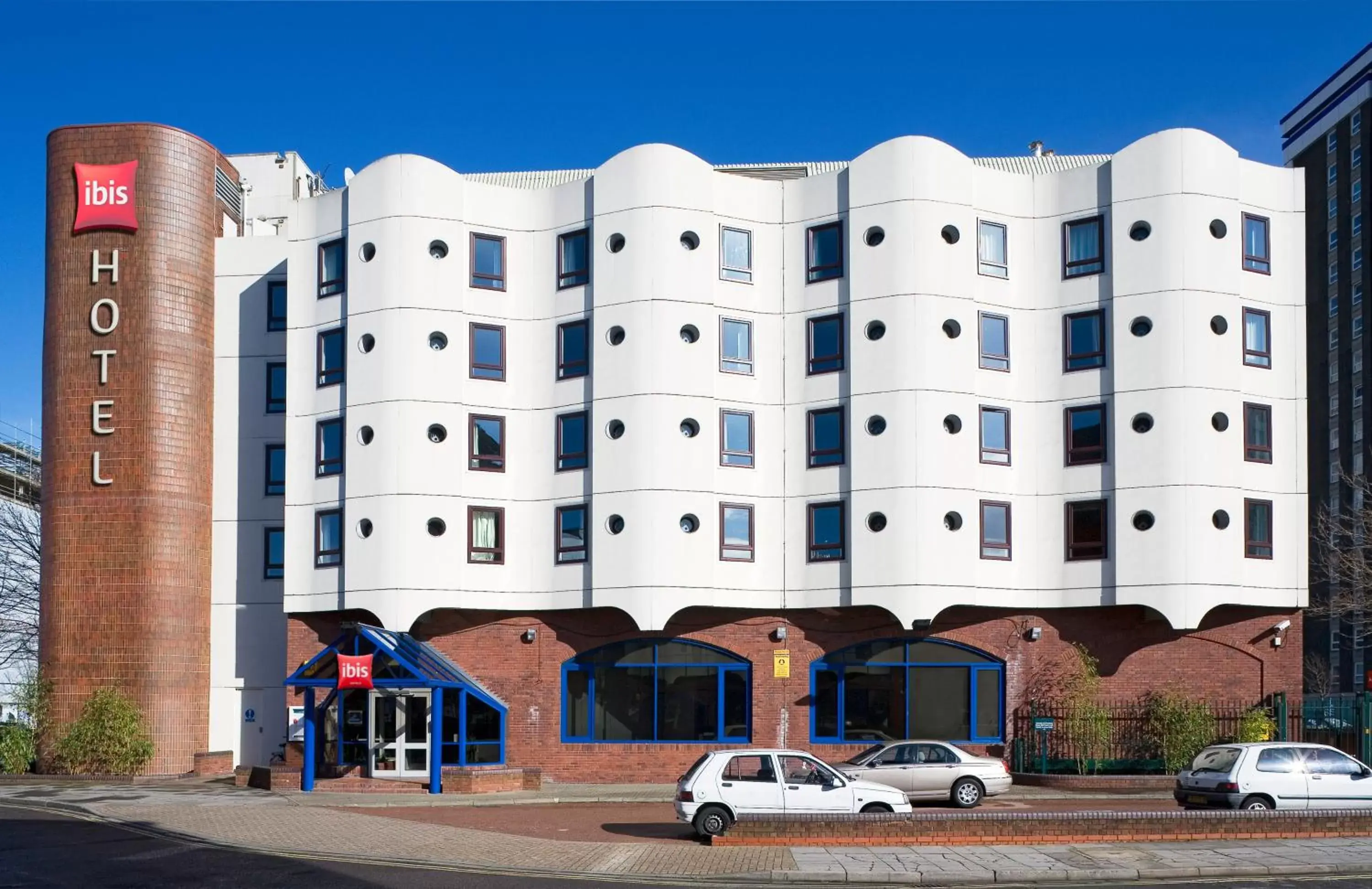 Facade/entrance in ibis Portsmouth Facade/entrance in ibis Portsmouth