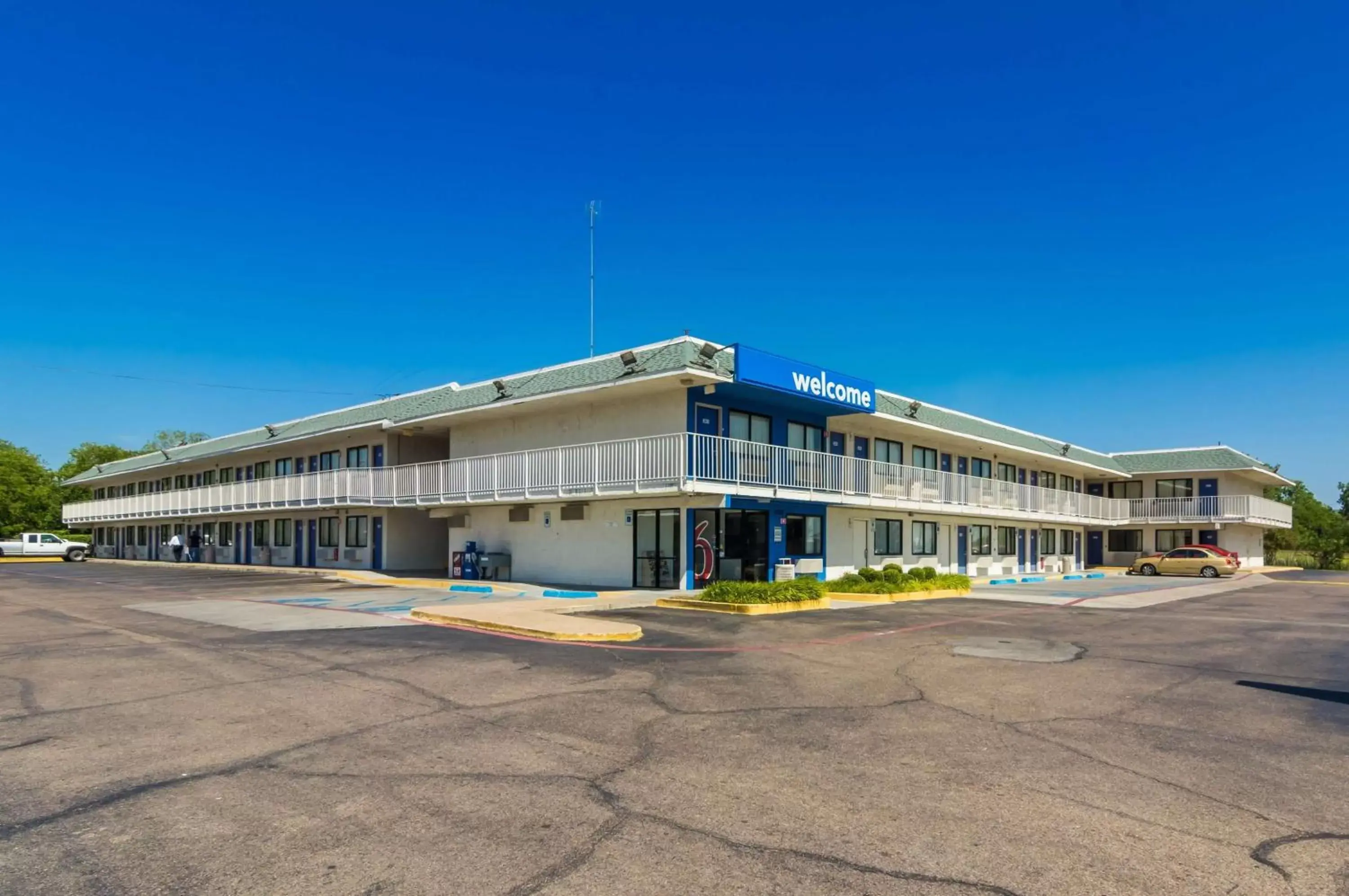 Property Building in Motel 6-Bellmead, TX - Waco