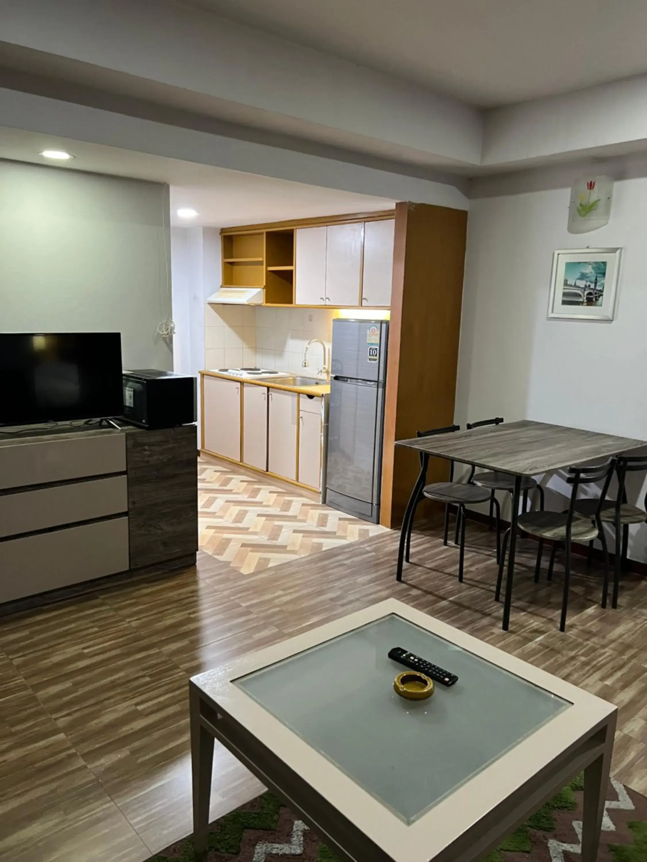 Kitchen or kitchenette in Mall Suites Hotel