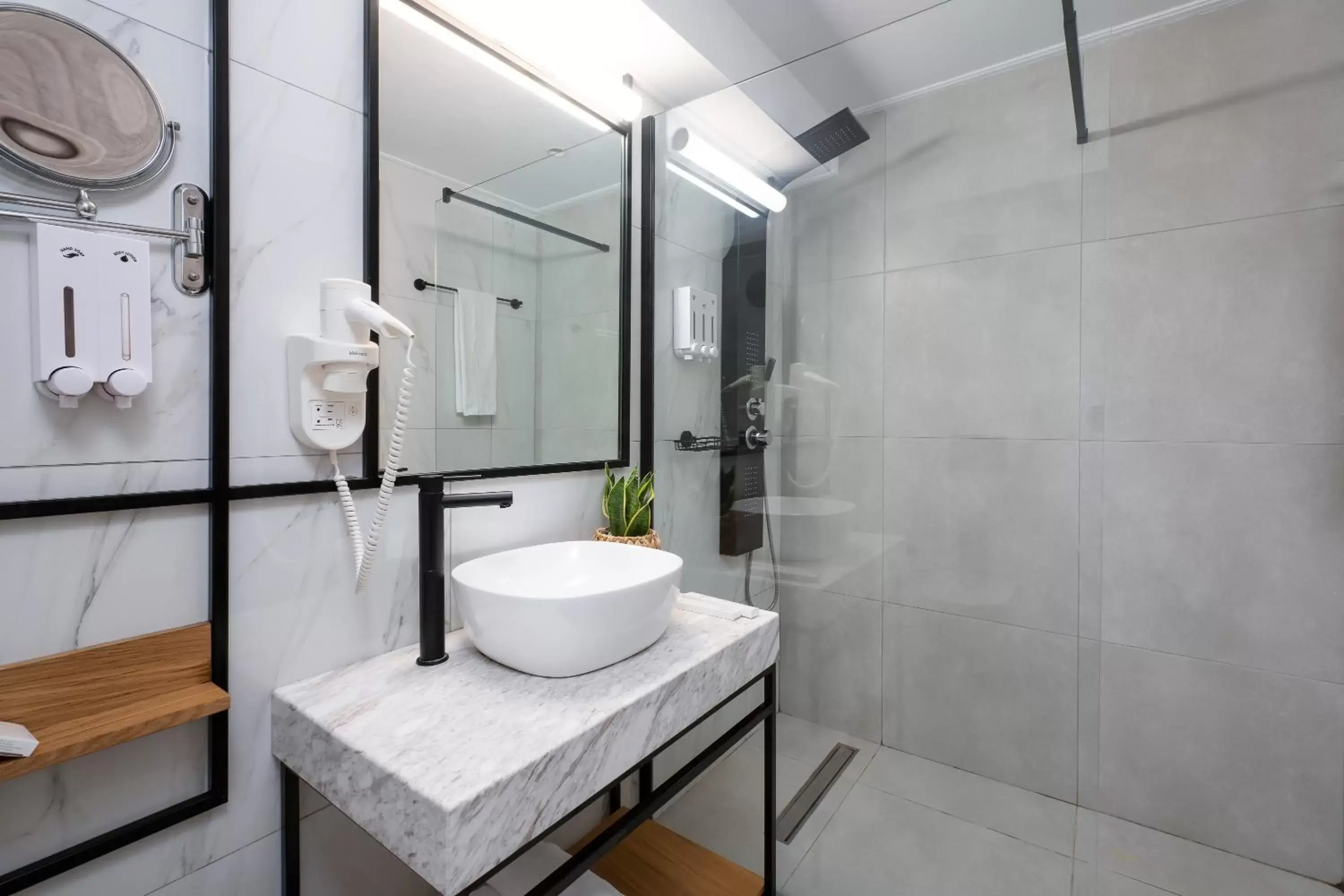 Bathroom in Enattica Suites
