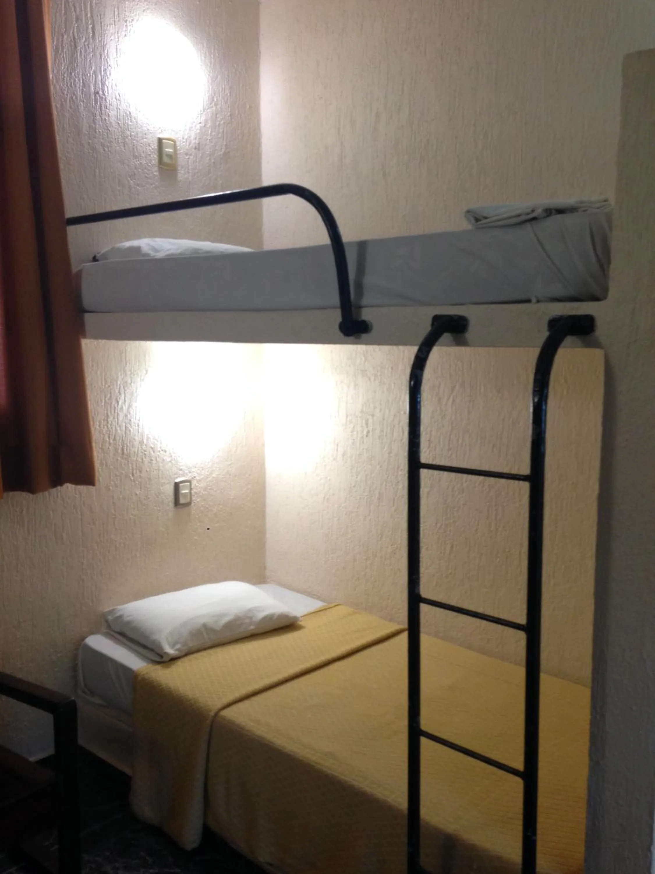 bunk bed, Bed in Hotel Moreno