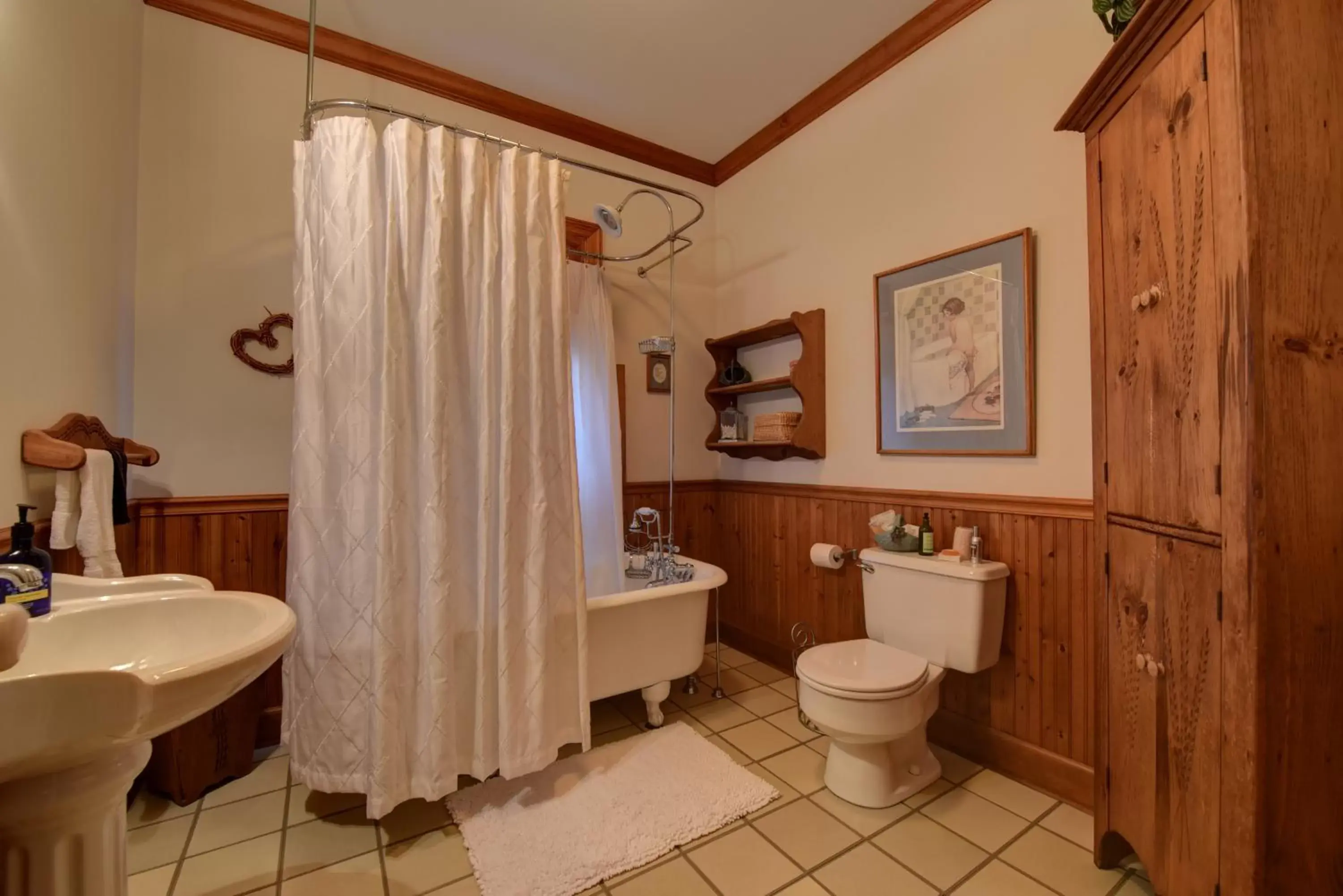 Bathroom in A Chateau on the Bayou Bed & Breakfast