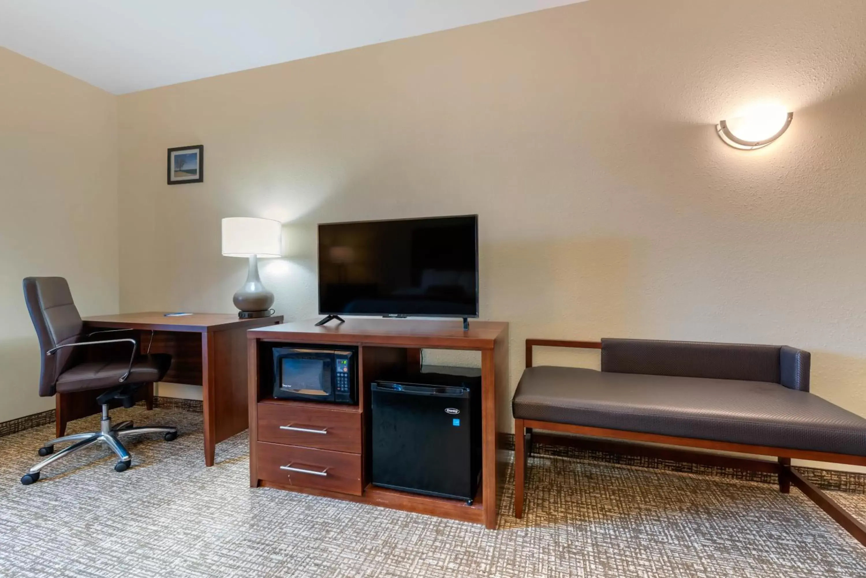 TV and multimedia, TV/Entertainment Center in Comfort Inn & Suites Michigan City