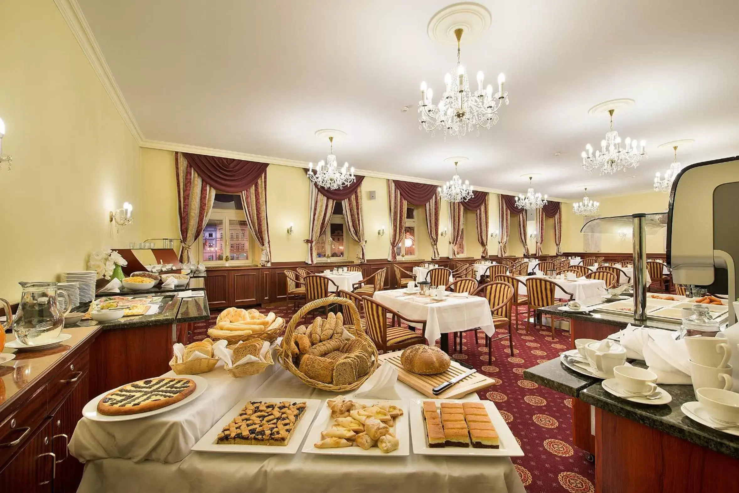 Buffet breakfast, Restaurant/Places to Eat in Grandhotel Zvon