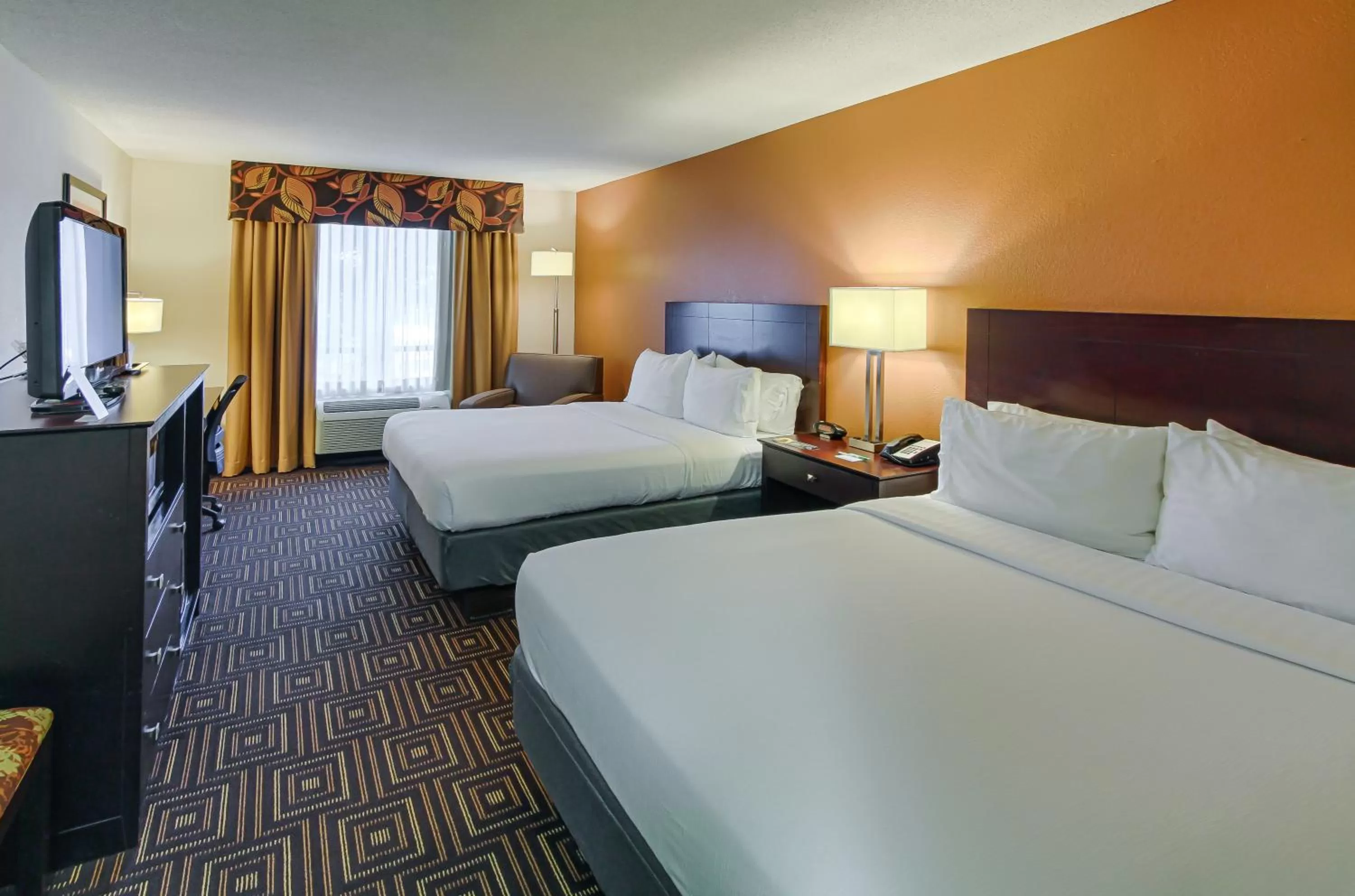 Bedroom, Bed in Holiday Inn Knoxville West - Cedar Bluff Rd by IHG