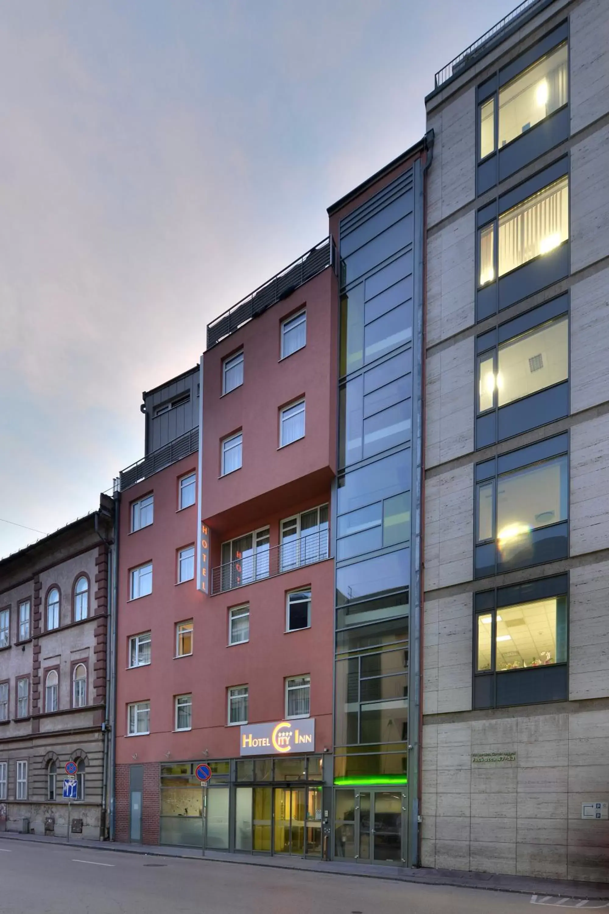 Facade/entrance, Property Building in Hotel City Inn