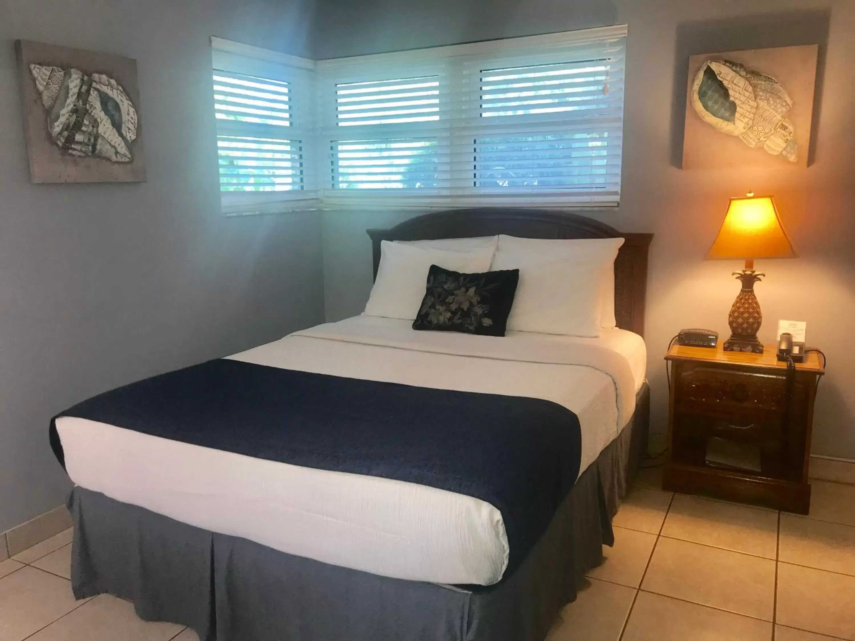 Photo of the whole room, Bed in Casitas Coral Ridge
