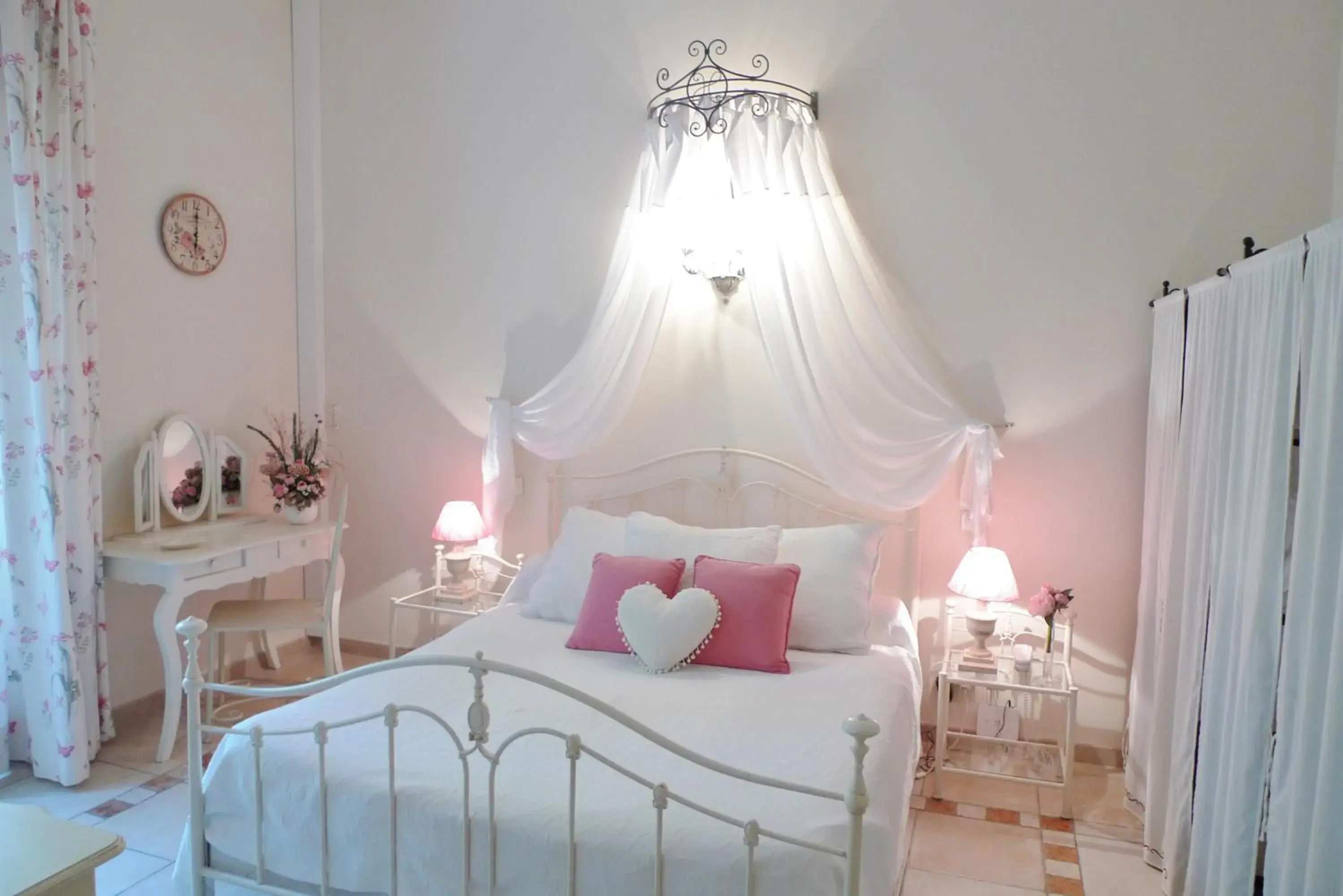 Photo of the whole room in Hôtel l'Orangeraie Photo of the whole room in Hôtel l'Orangeraie