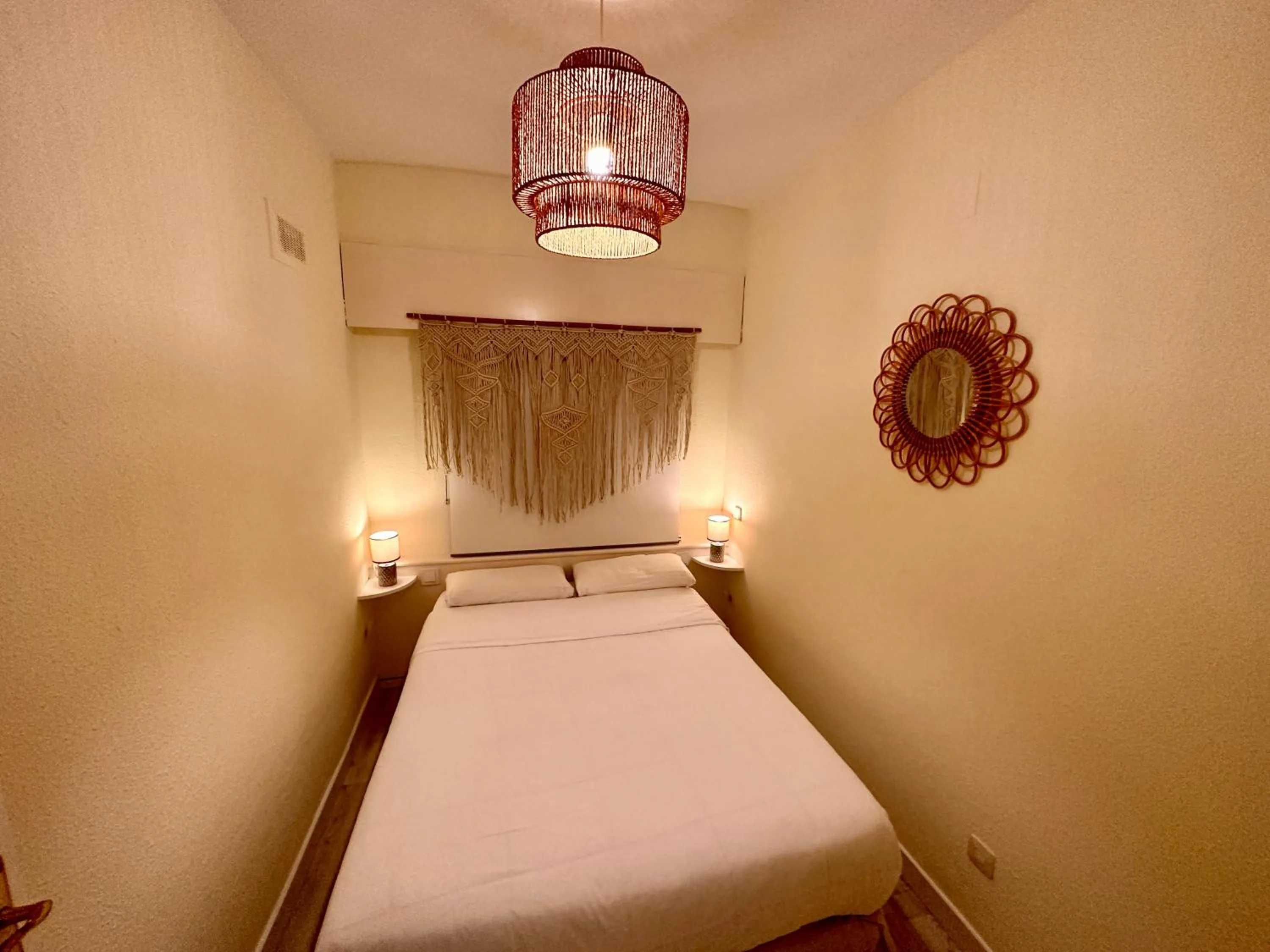 Bedroom, Bed in Far Home Gran Vía