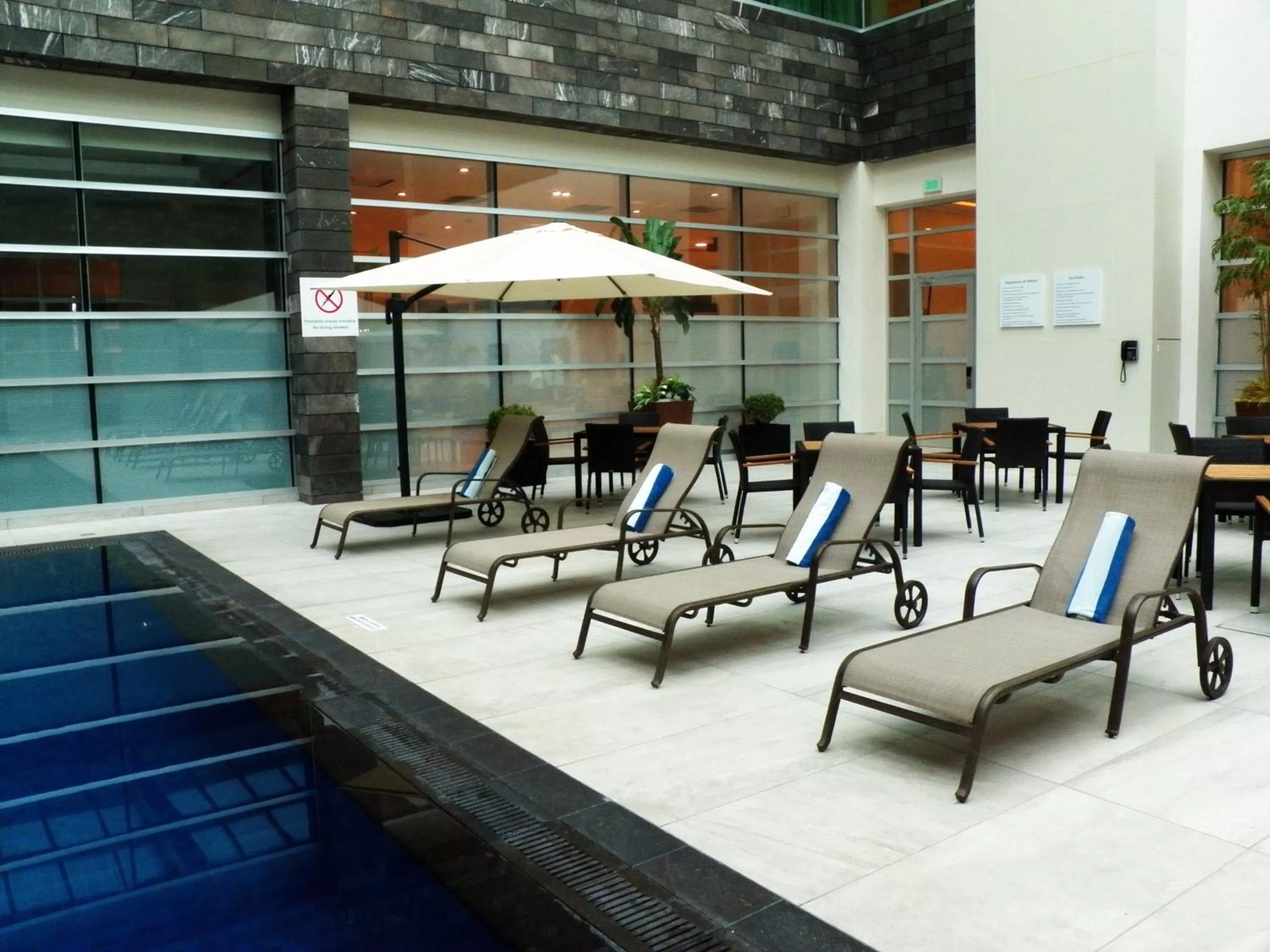 Swimming pool in Holiday Inn & Suites Plaza Mayor by IHG