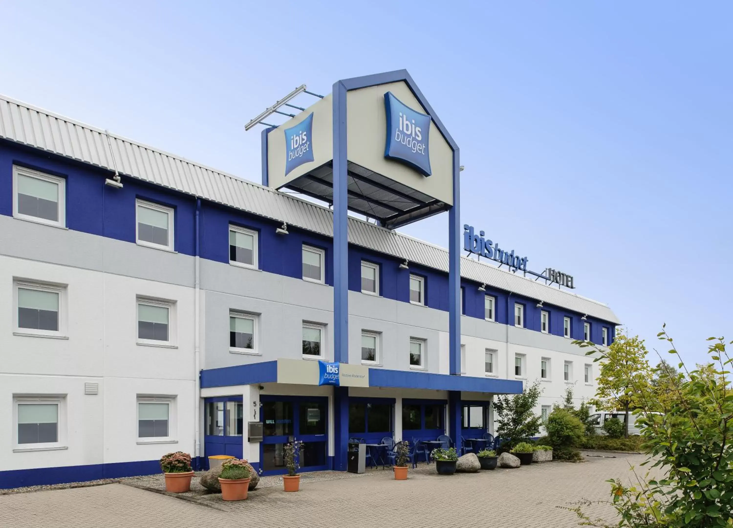 Facade/entrance, Property Building in ibis Budget Rostock Broderstorf