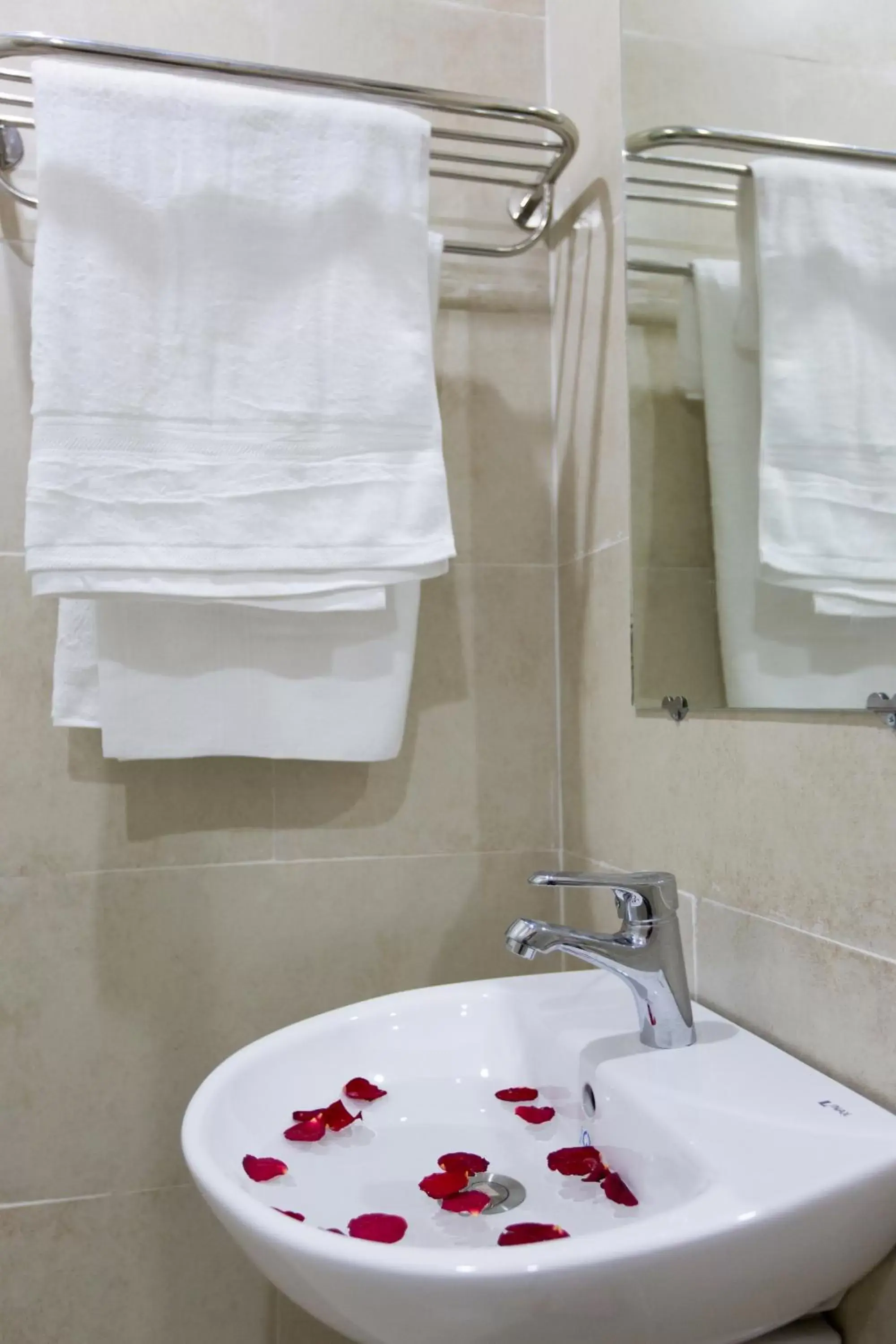 Bathroom in Golden Bee Homestay