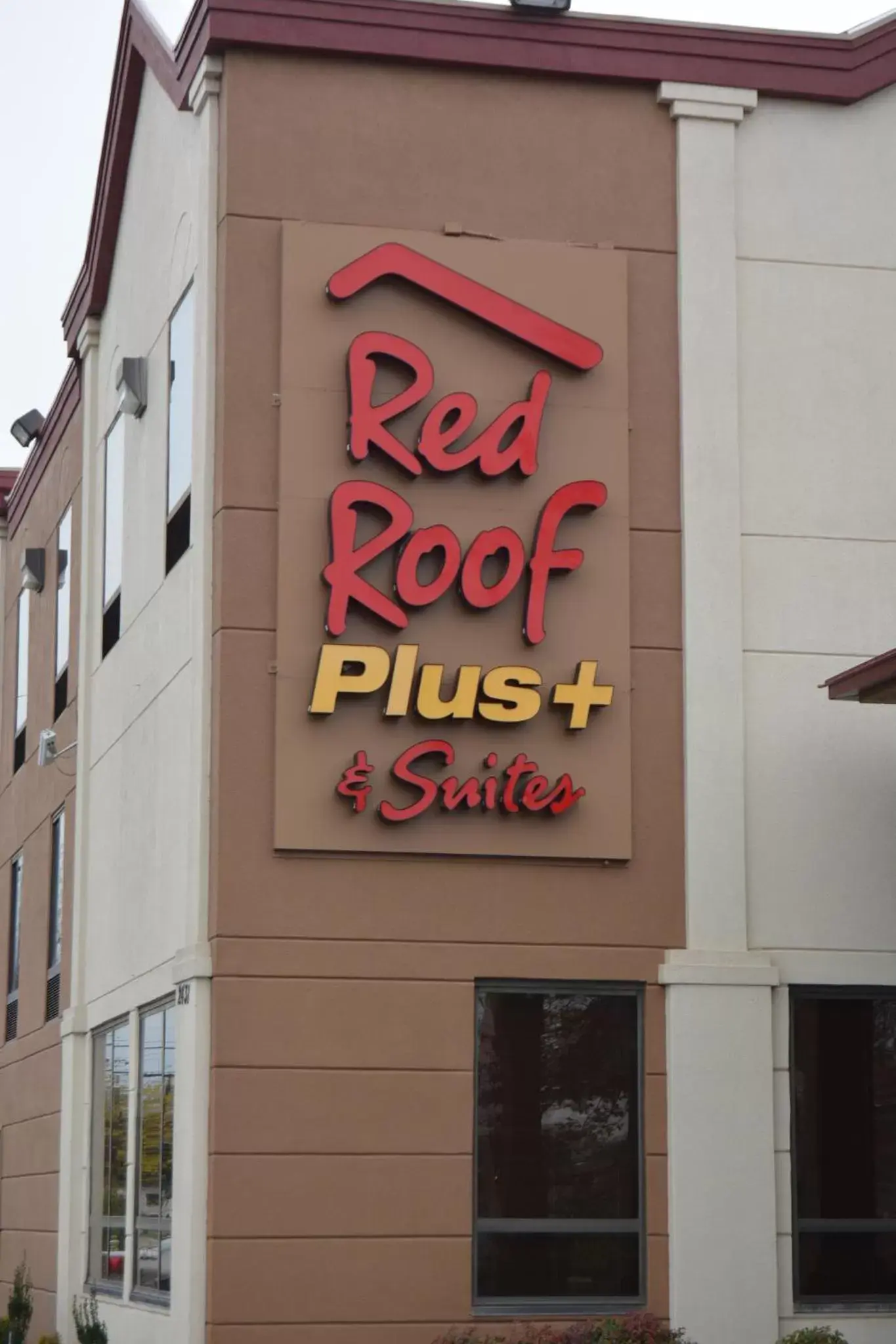 Property Building in Red Roof Inn PLUS+ & Suites Chattanooga - Downtown